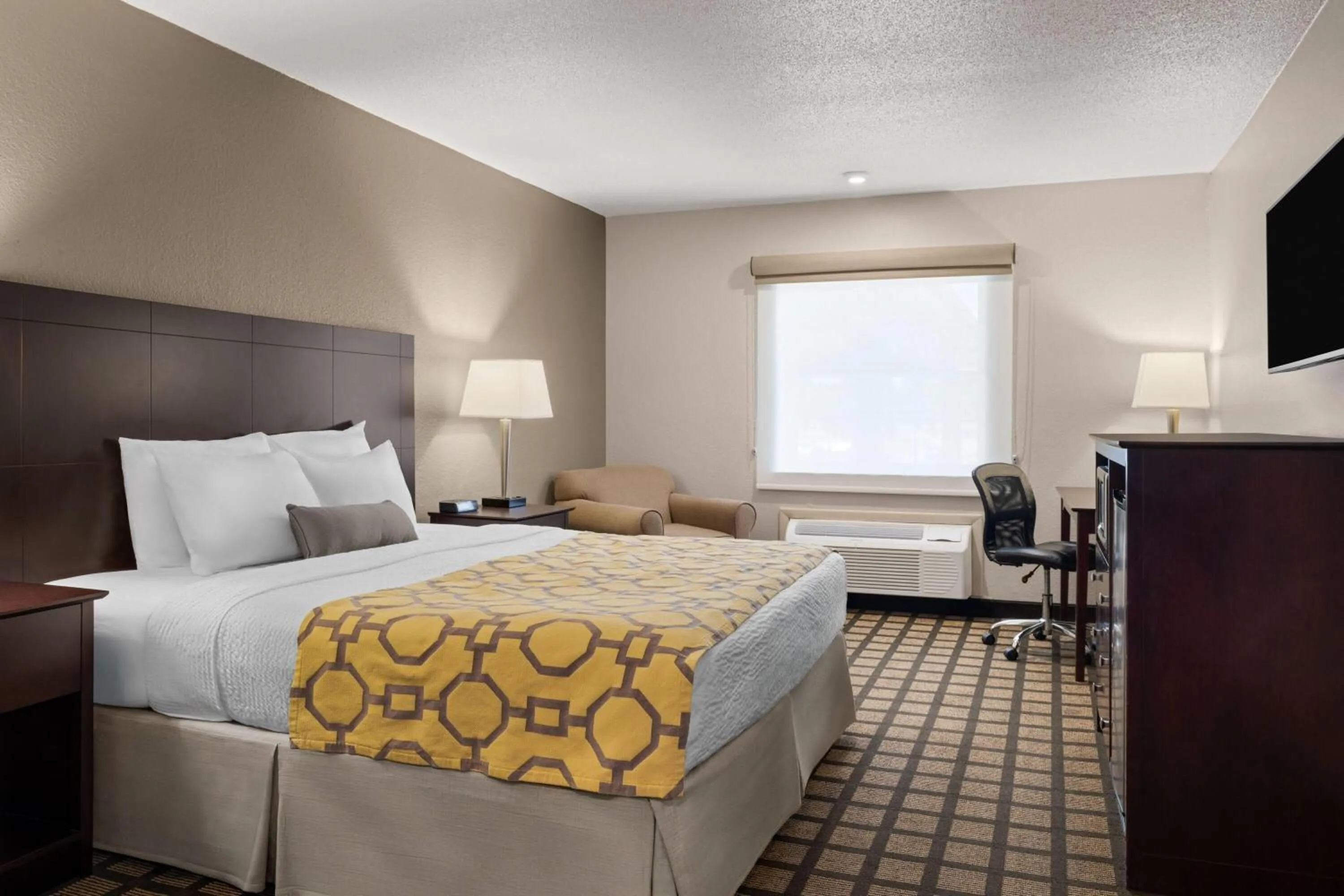 Photo of the whole room, Bed in Baymont by Wyndham Jefferson City