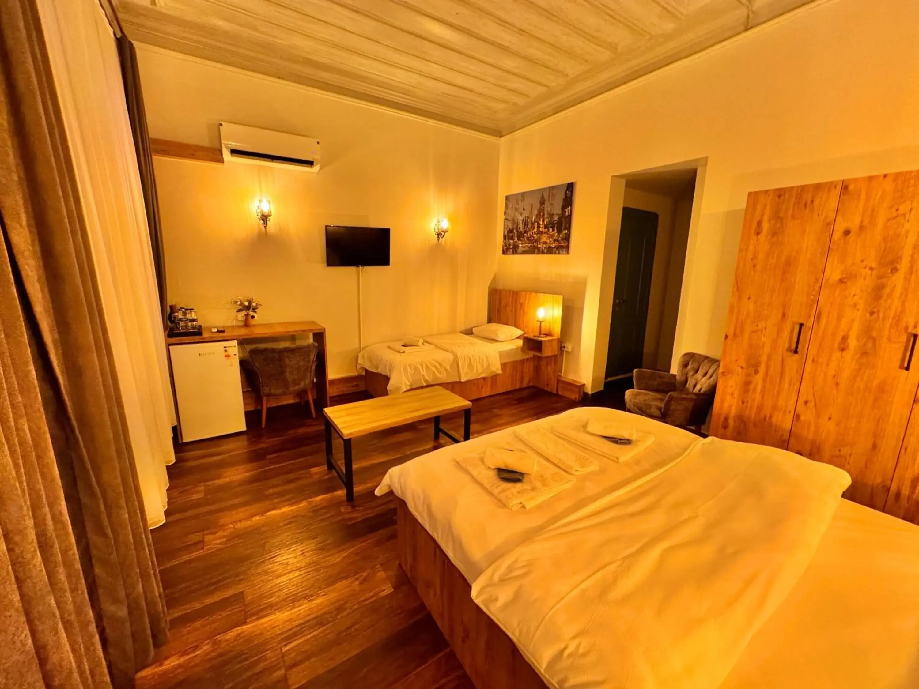 Triple Room with Balcony in Otel Kadıköy Triple Room with Balcony in Otel Kadıköy