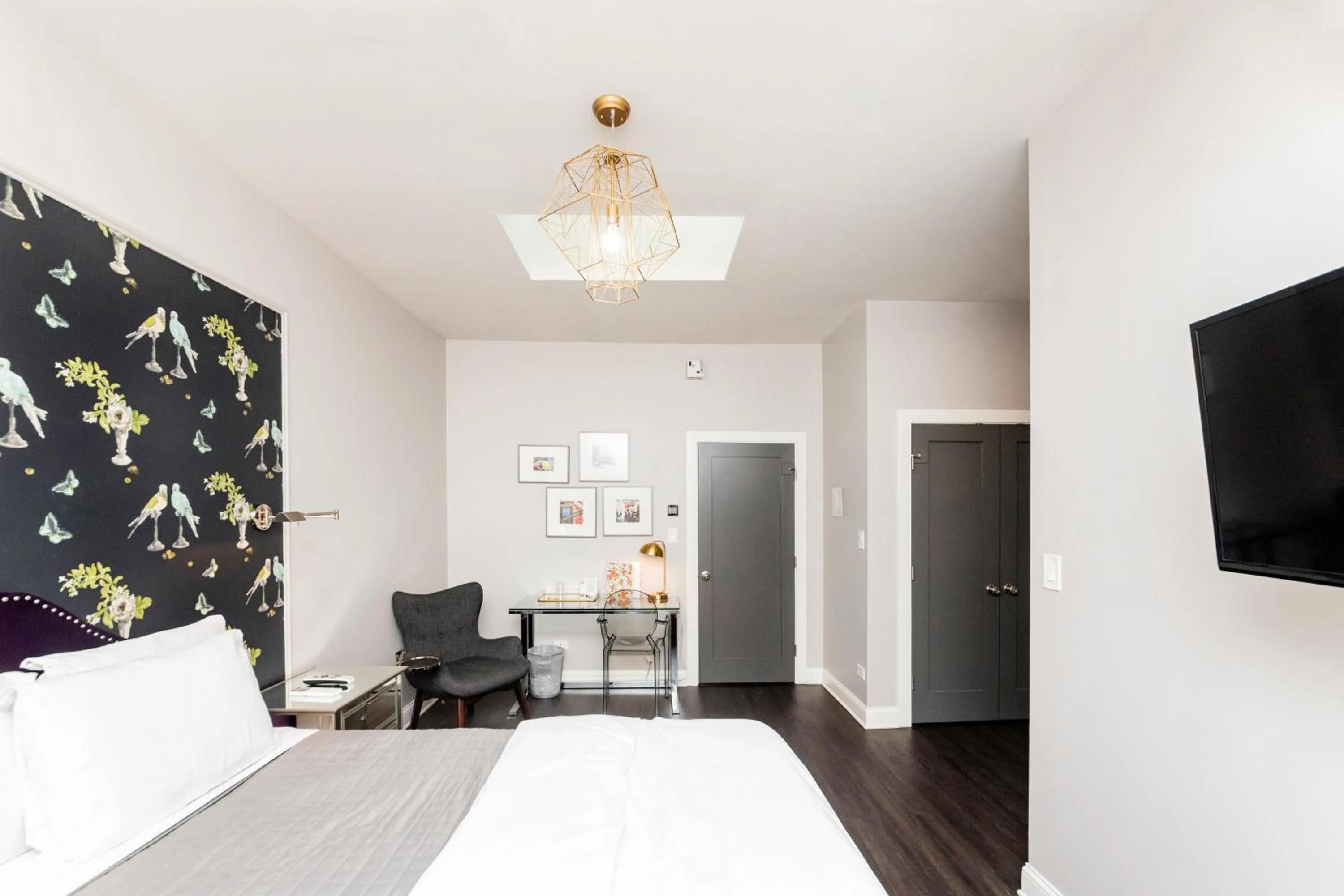 Photo of the whole room, Bed in Wicker Park Inn