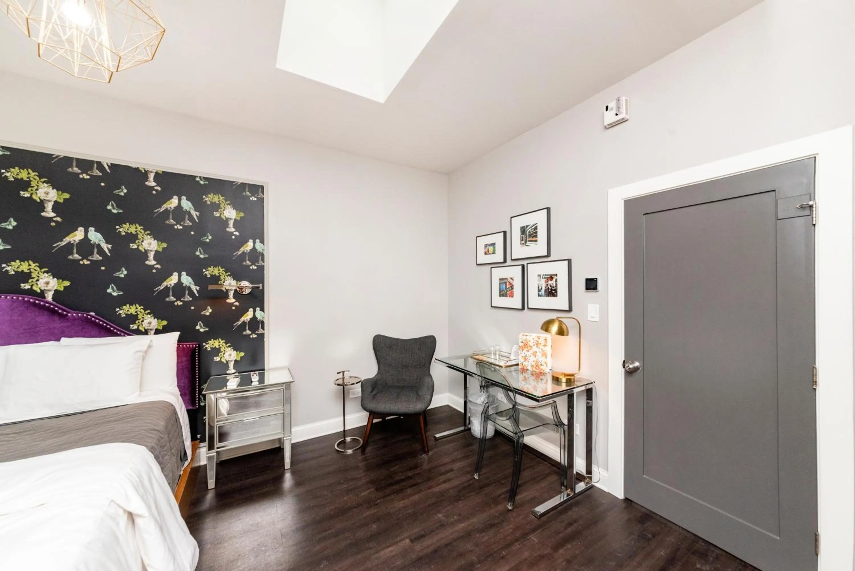 Seating area, Bed in Wicker Park Inn