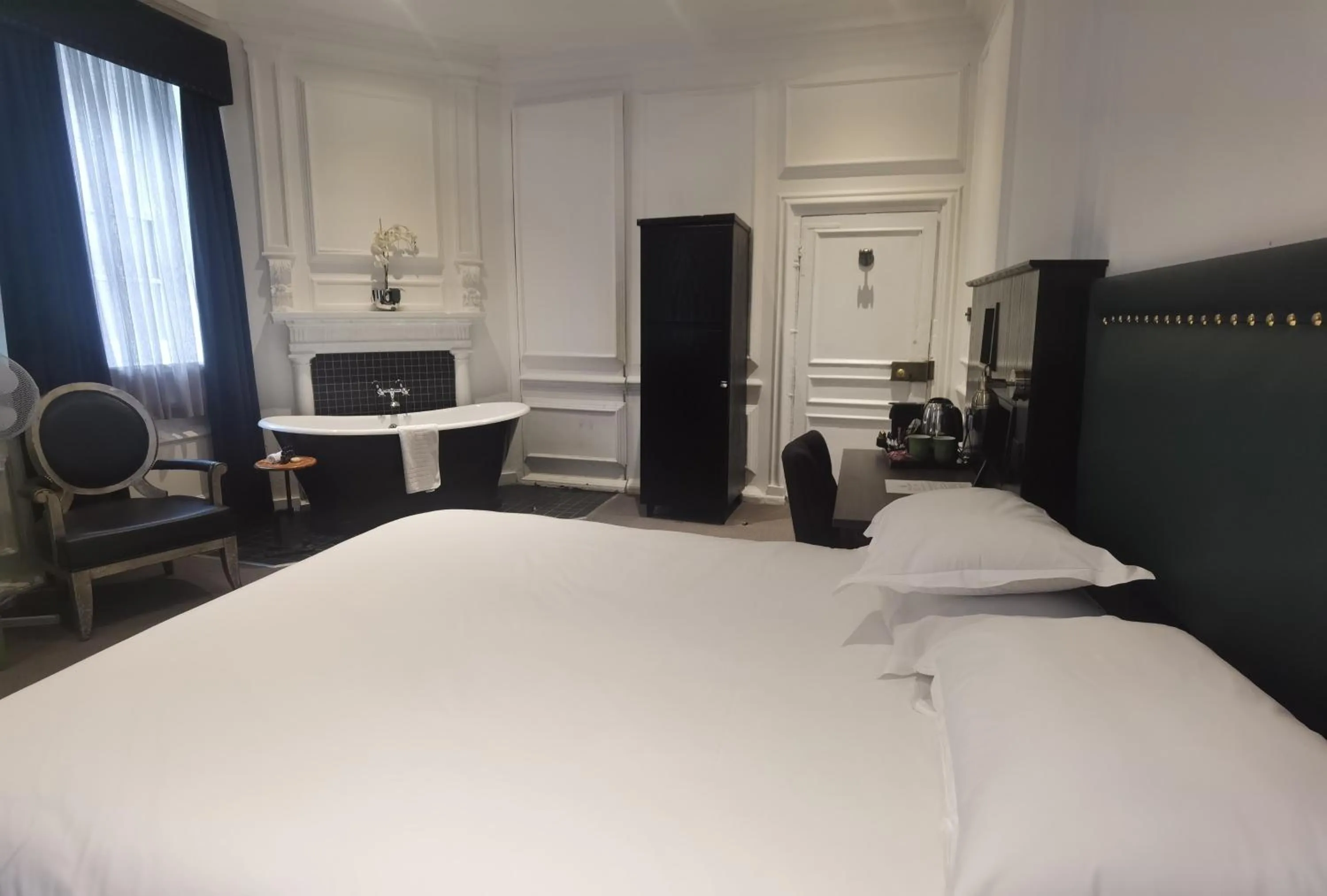 Bedroom, Bed in Judges Court