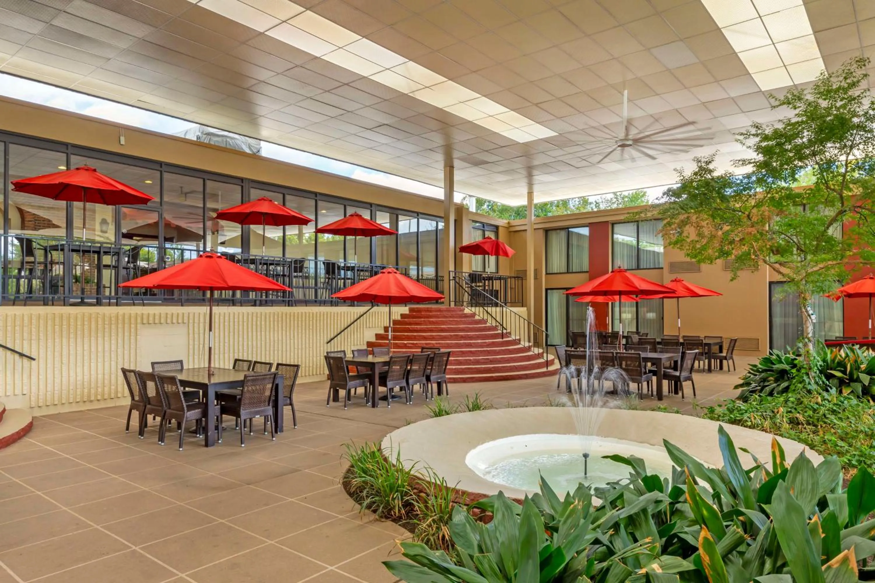 Property building in Best Western Plus Burlington