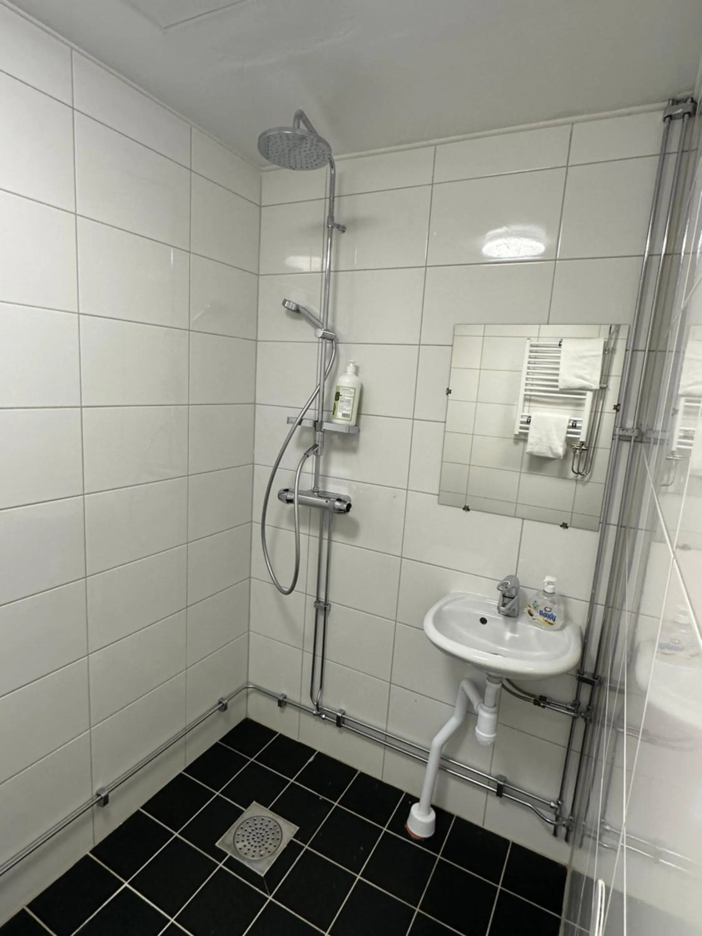 Shower in Hotell Salem