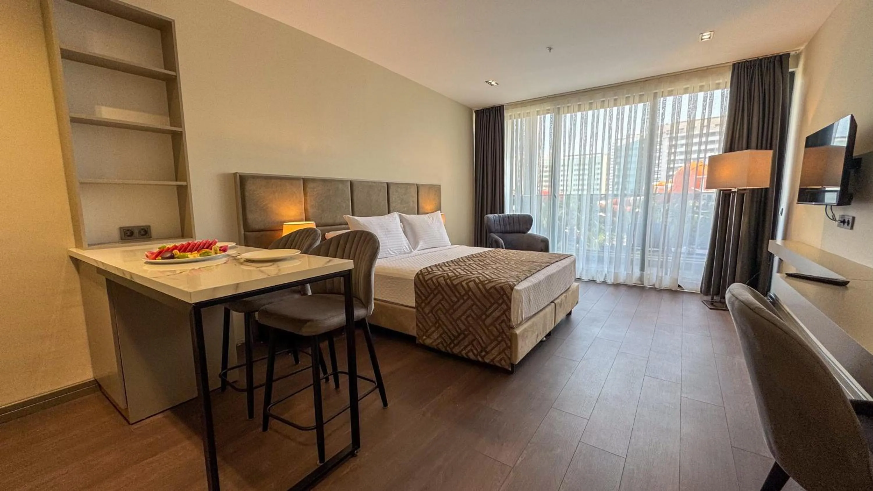 Communal lounge/ TV room in Alice Hotel Antalya