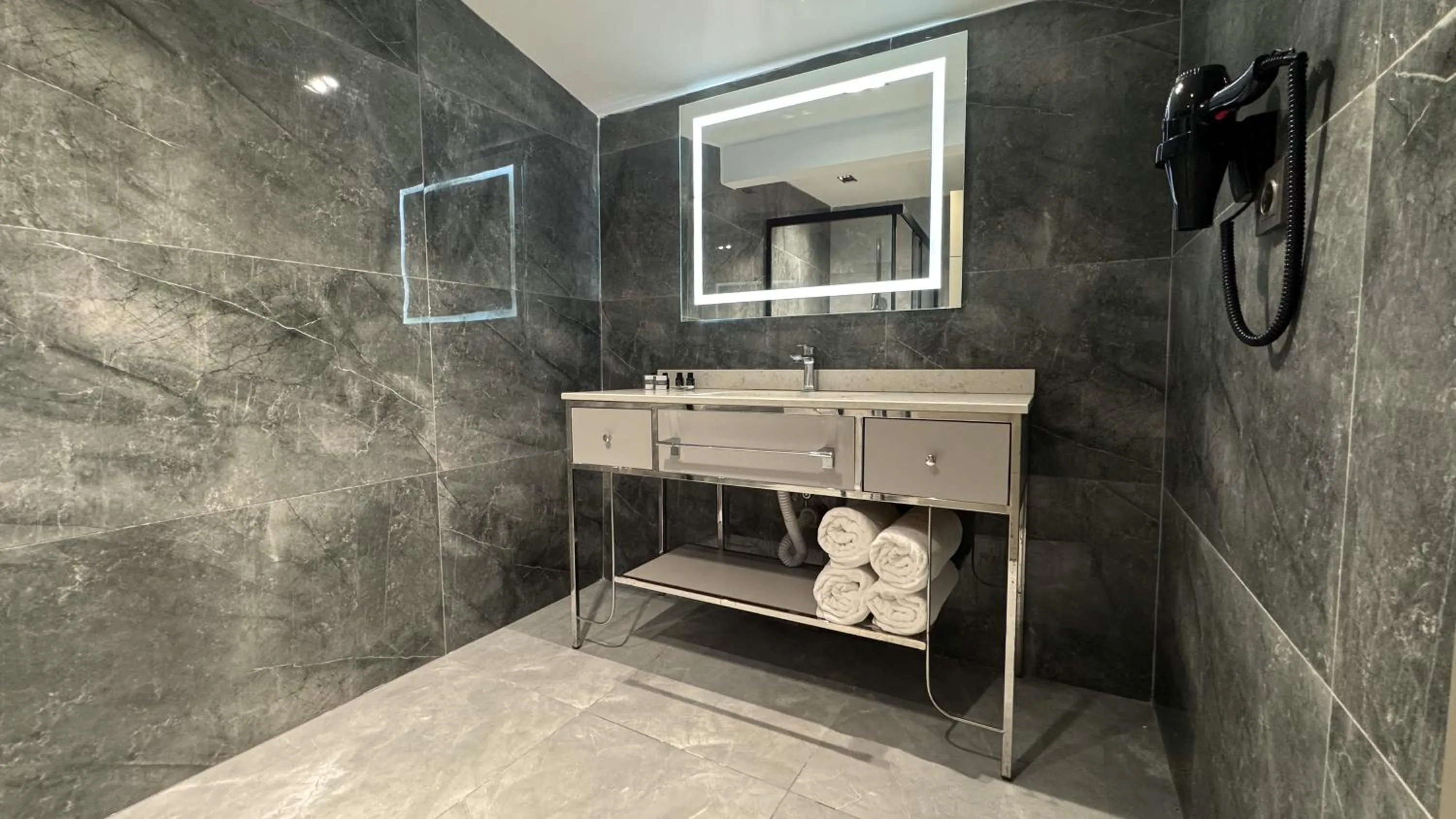 Shower in Alice Hotel Antalya