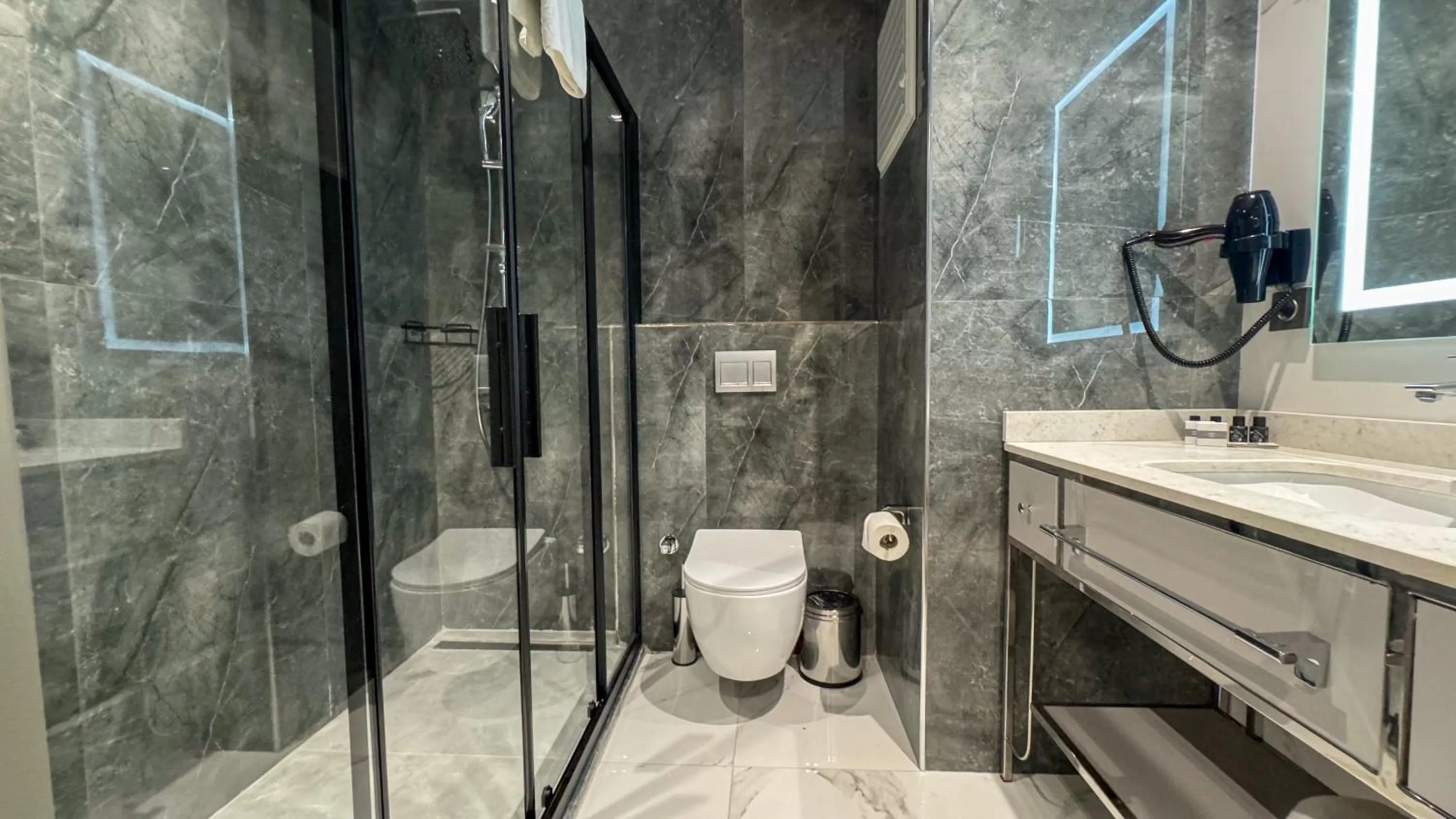 Shower in Alice Hotel Antalya