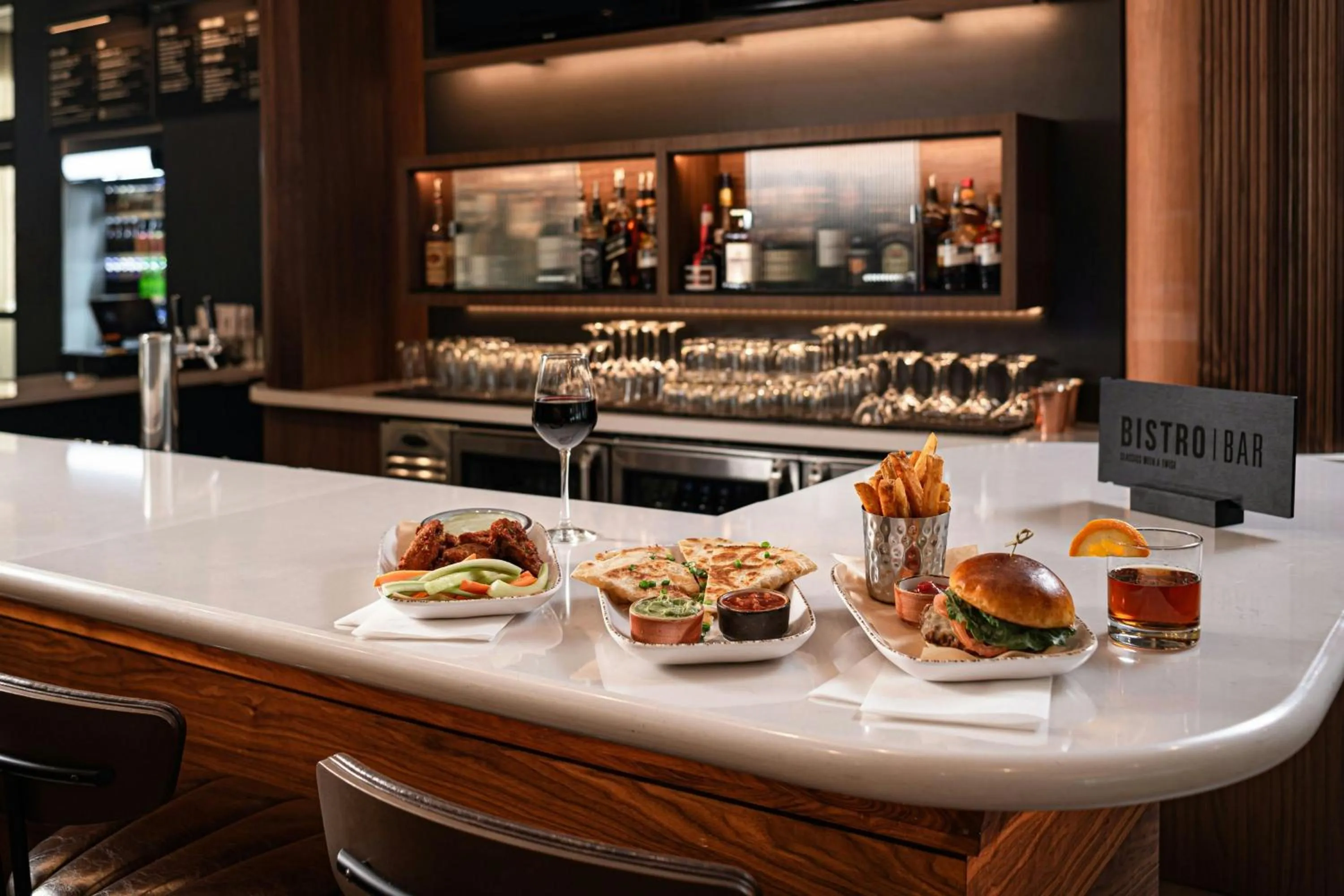 Lounge or bar in Courtyard by Marriott Cleveland TN