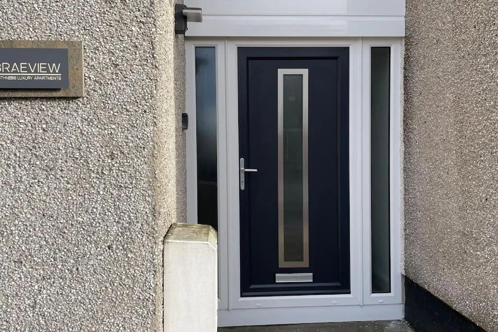 Property building in Braeview - by Caithness Luxury Apartments NC500 - 3 Bedroom Luxury holiday home - Sleeps Work teams upto 3 & holiday makers upto 5