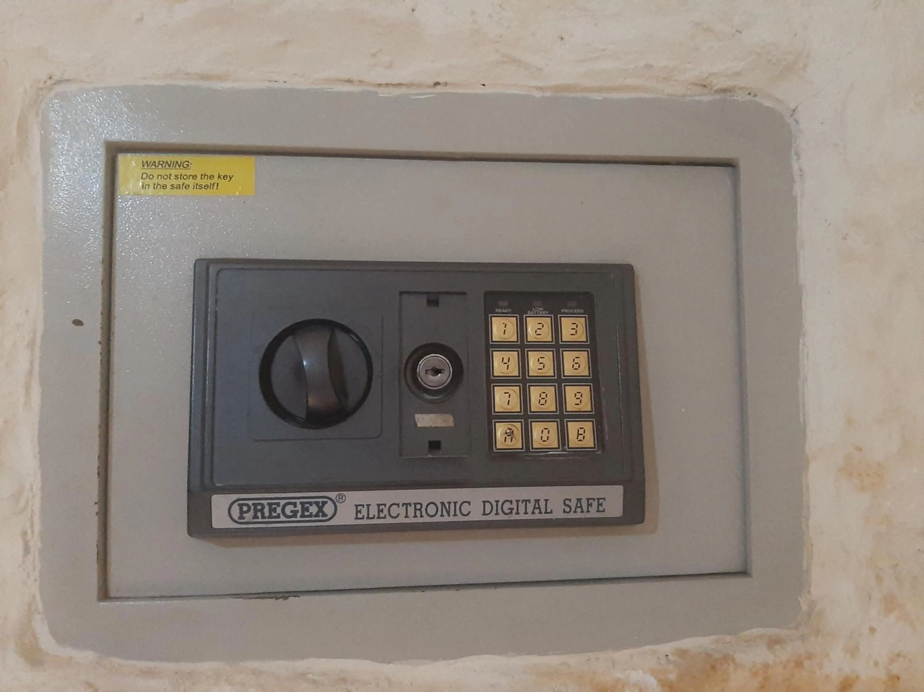 safe in HOTEL Quito Antiguo