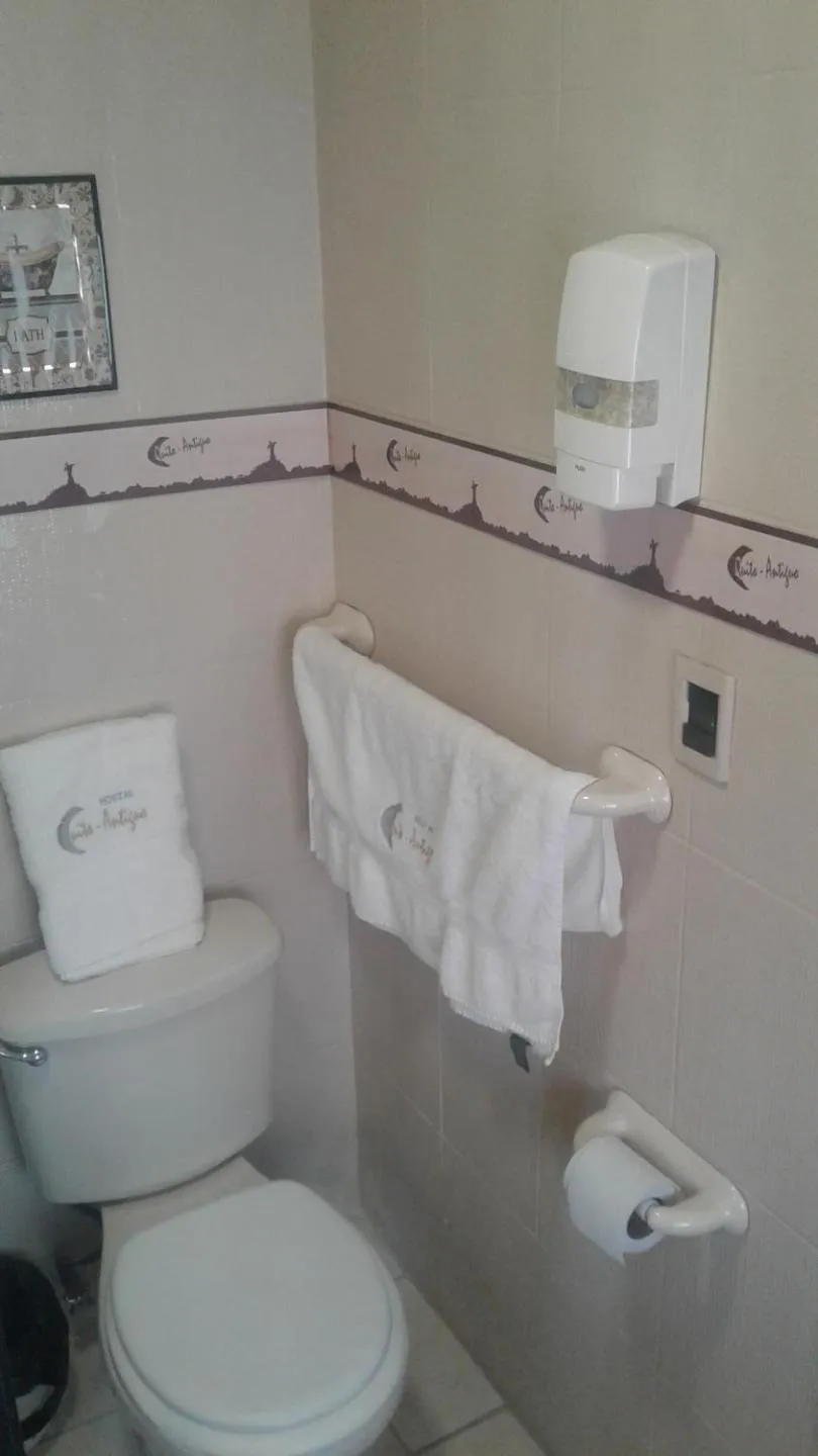 Bathroom in HOTEL Quito Antiguo