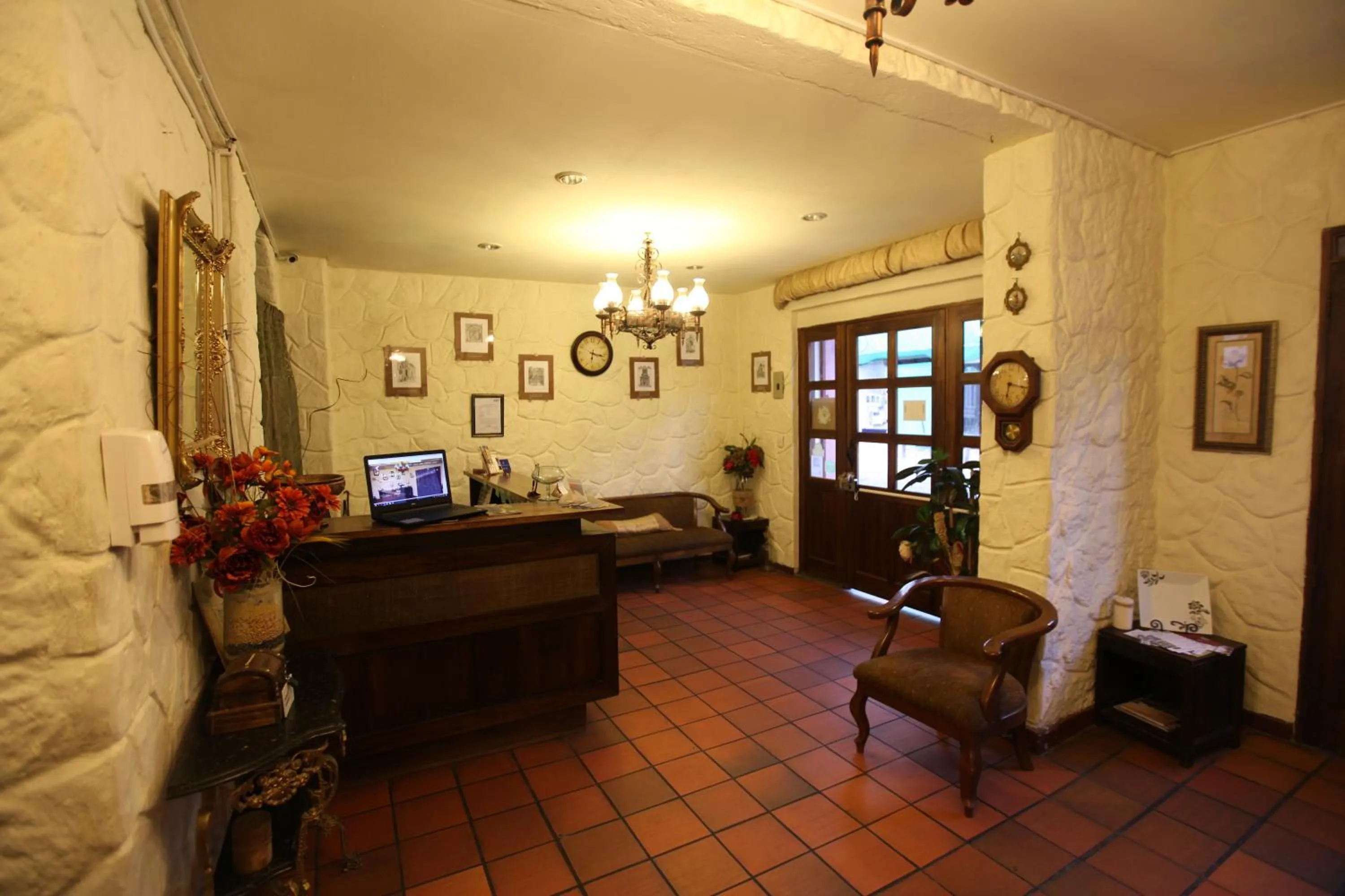 Lobby or reception in HOTEL Quito Antiguo