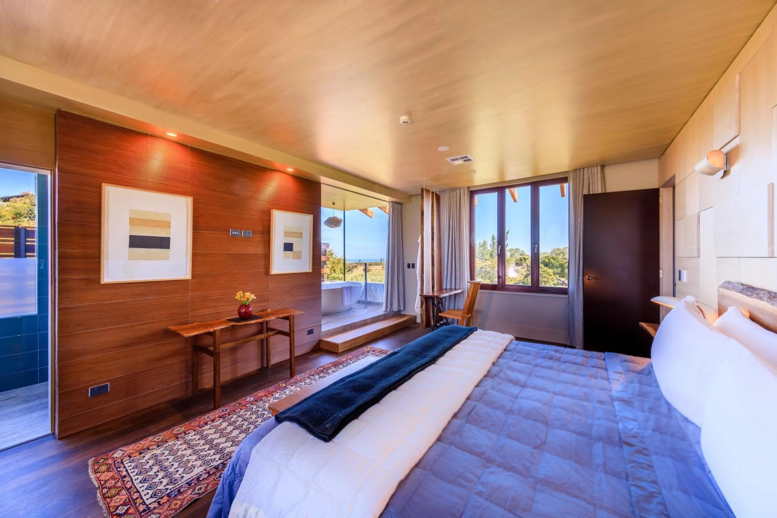 Bed in Hapuku Lodge & Tree Houses