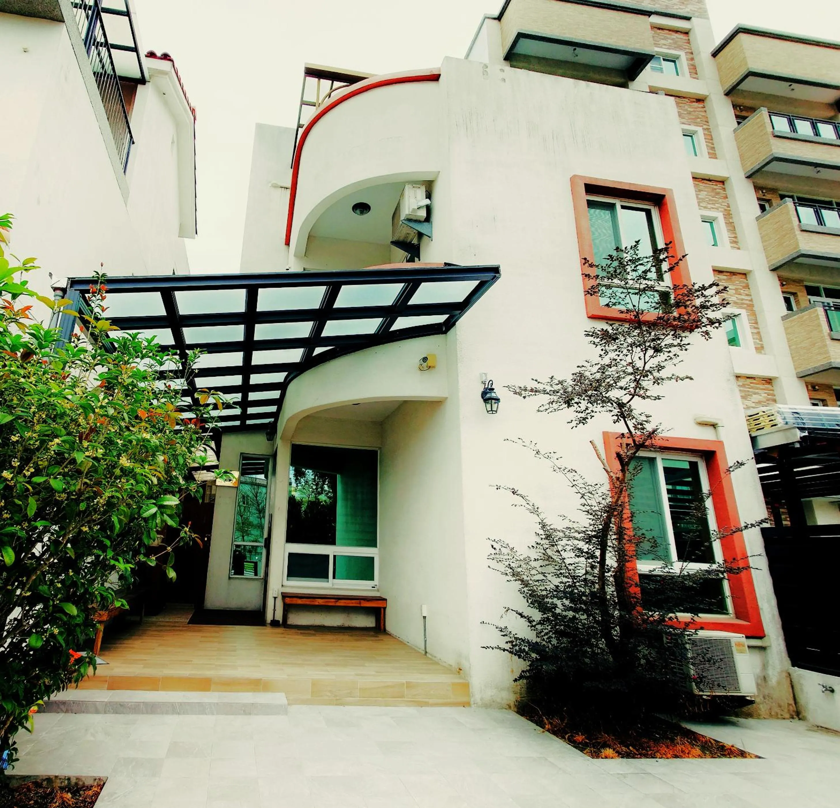 Property building in 輕旅小站 Soft Travel Hostel