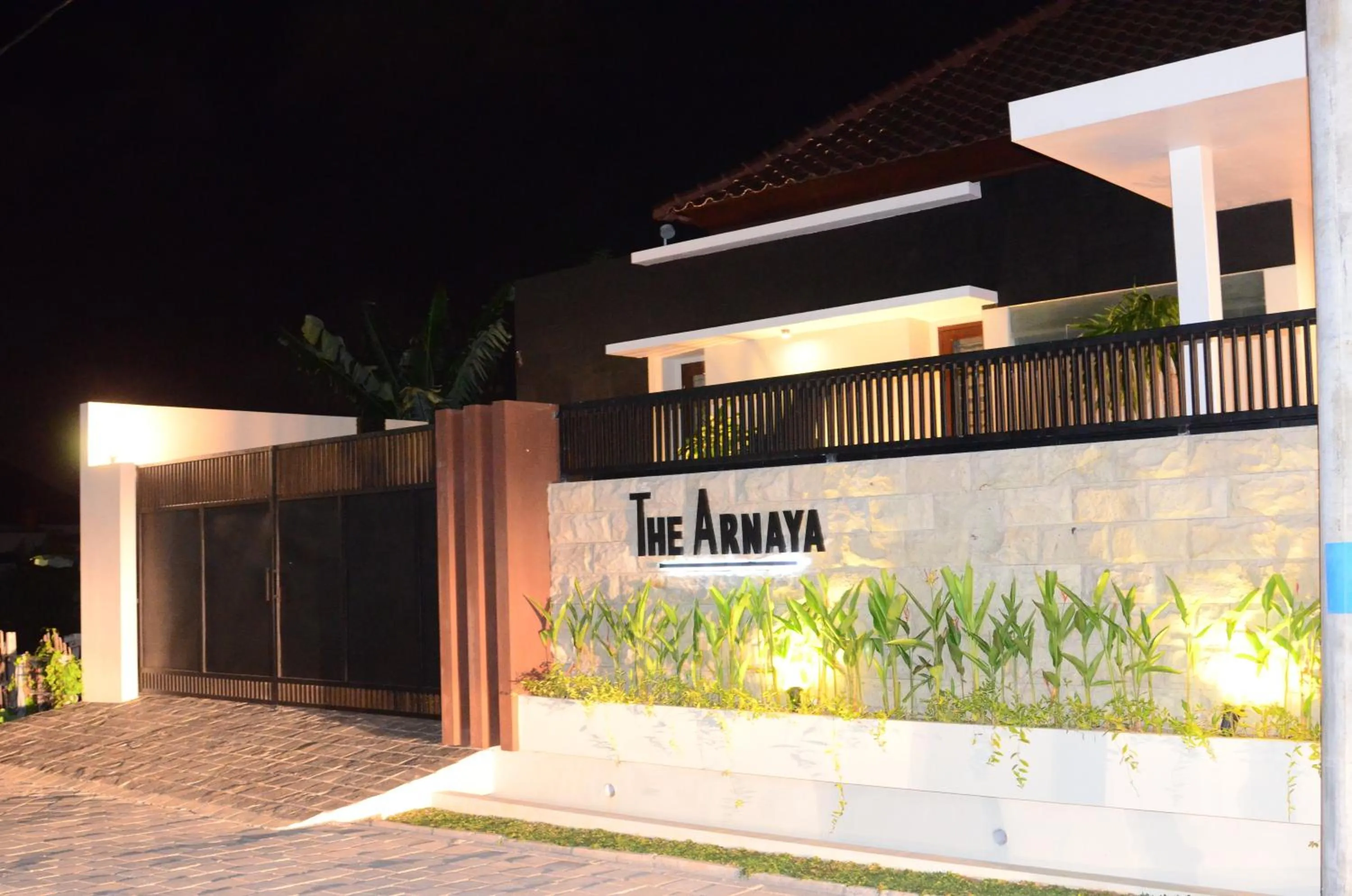 Facade/entrance in The Arnaya