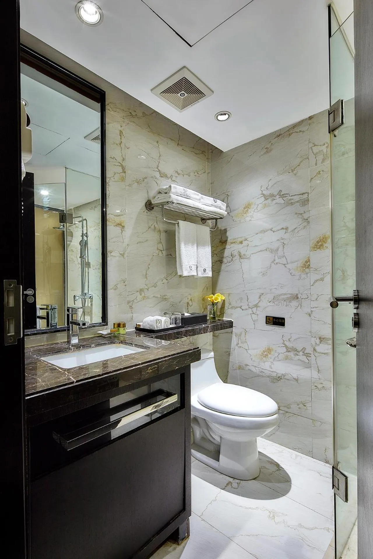 Bathroom in Insail Hotels Huanshi Road Taojin Metro Station Guangzhou