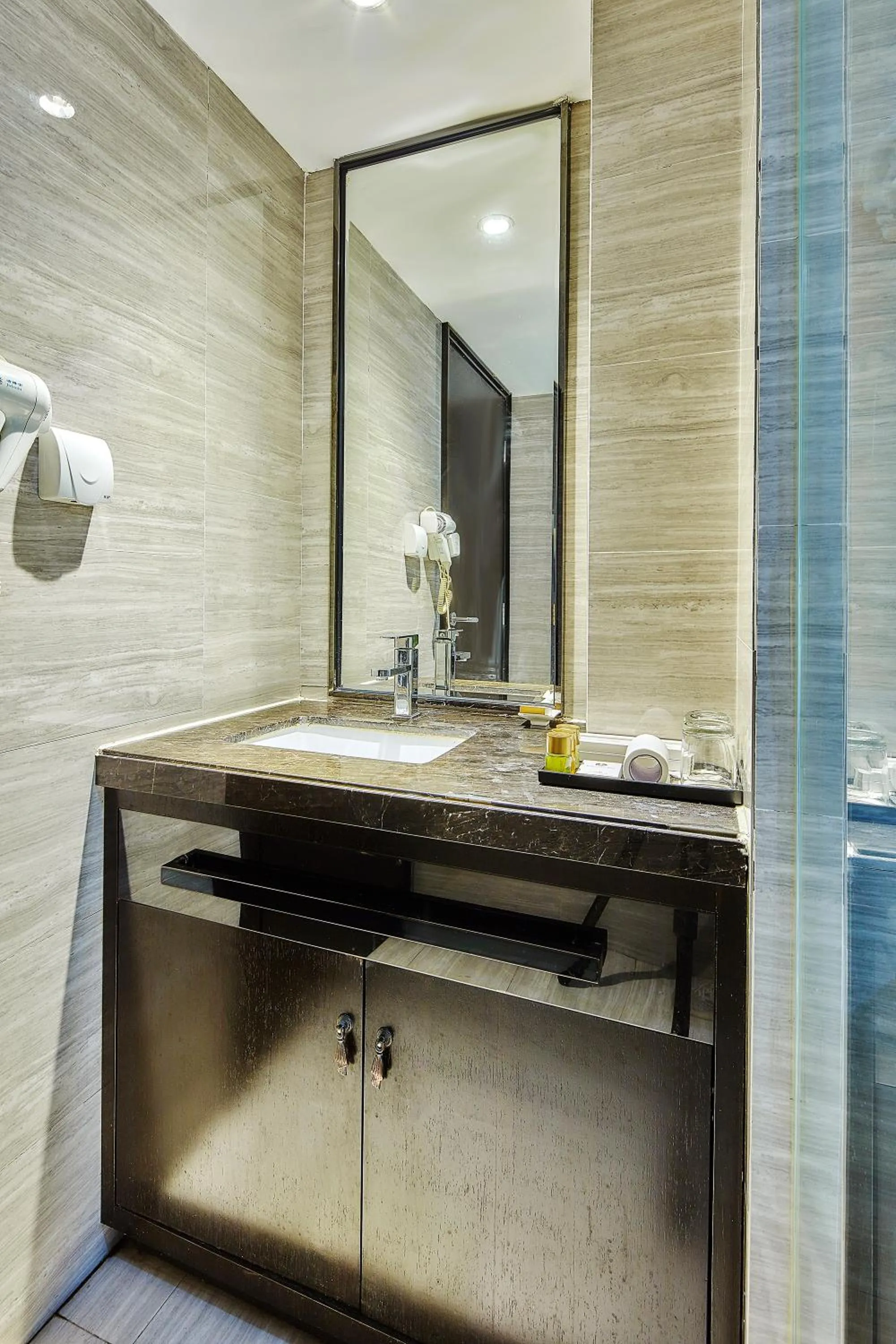Bathroom in Insail Hotels Huanshi Road Taojin Metro Station Guangzhou