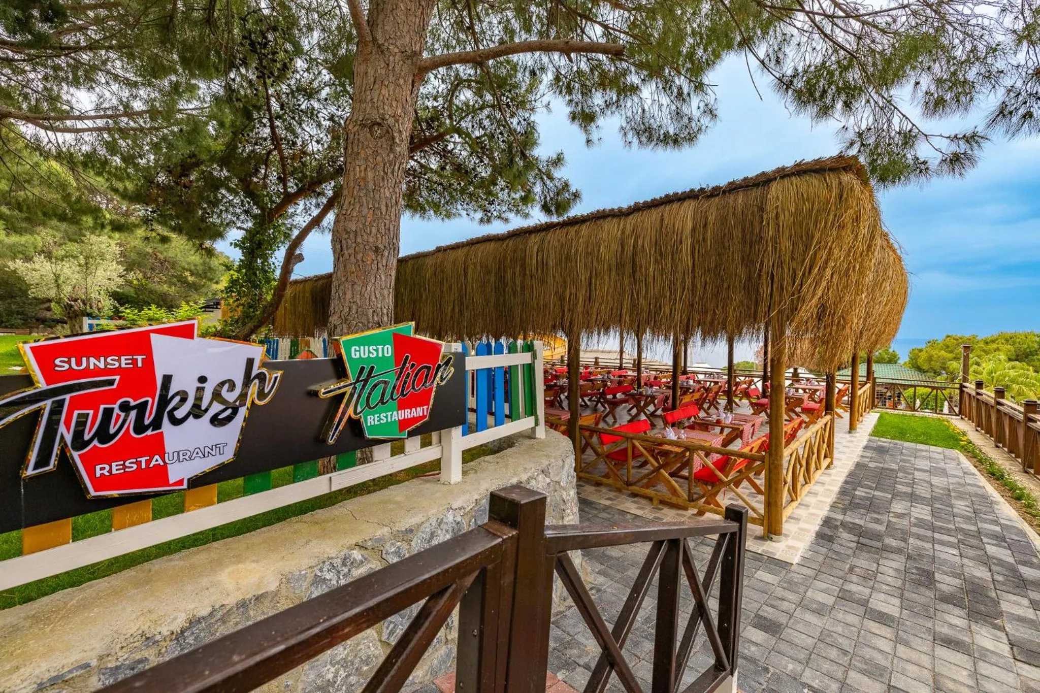 Restaurant/places to eat in Ramada Resort Kusadasi & Golf