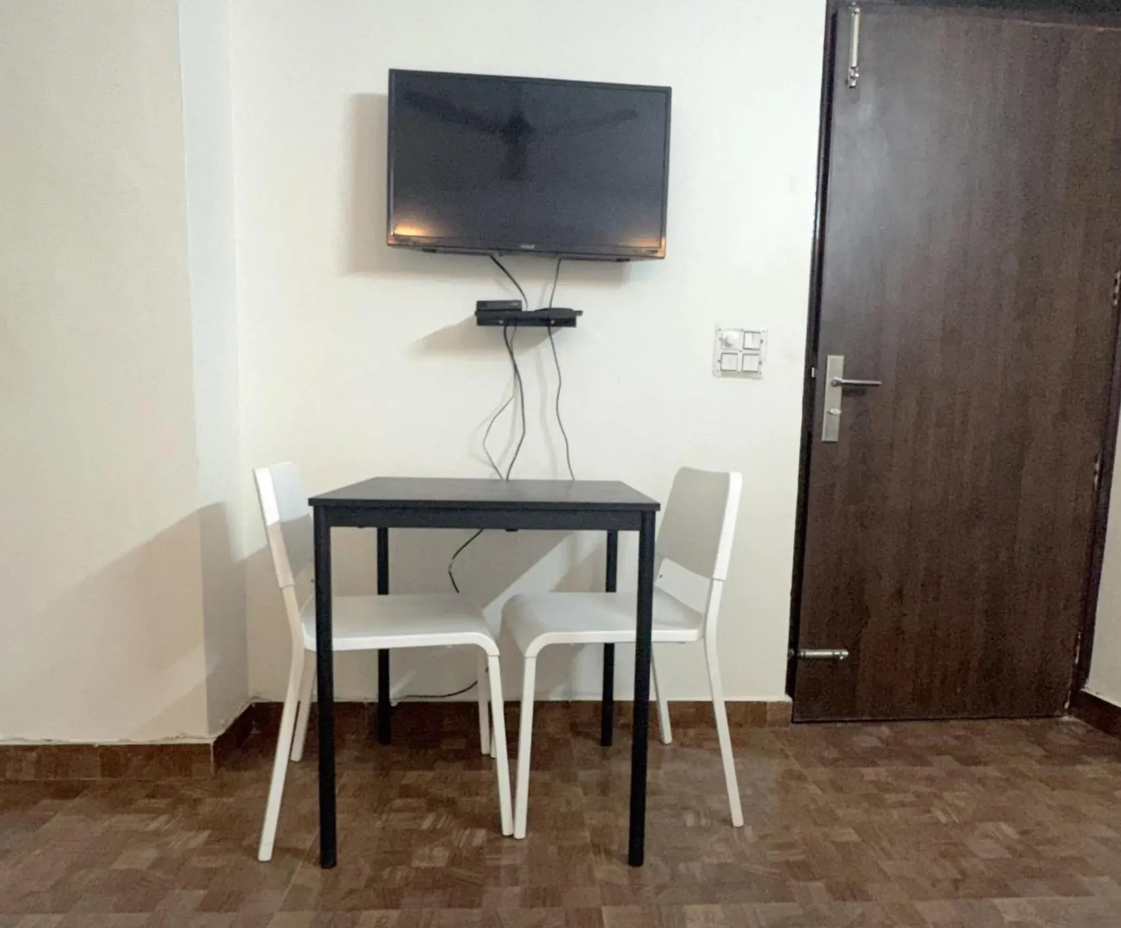 Deluxe Room - single occupancy in Hotel Kundan Palace Deluxe Room - single occupancy in Hotel Kundan Palace