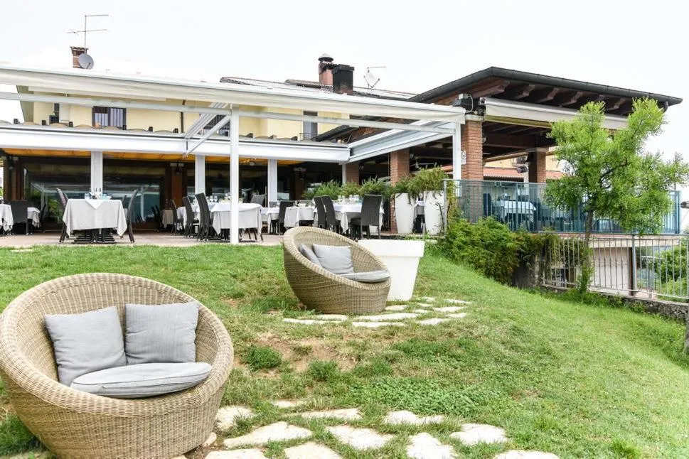 Restaurant/places to eat in CRICHELON