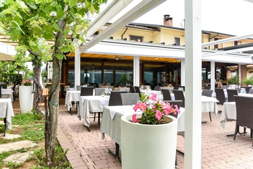 Restaurant/places to eat in CRICHELON