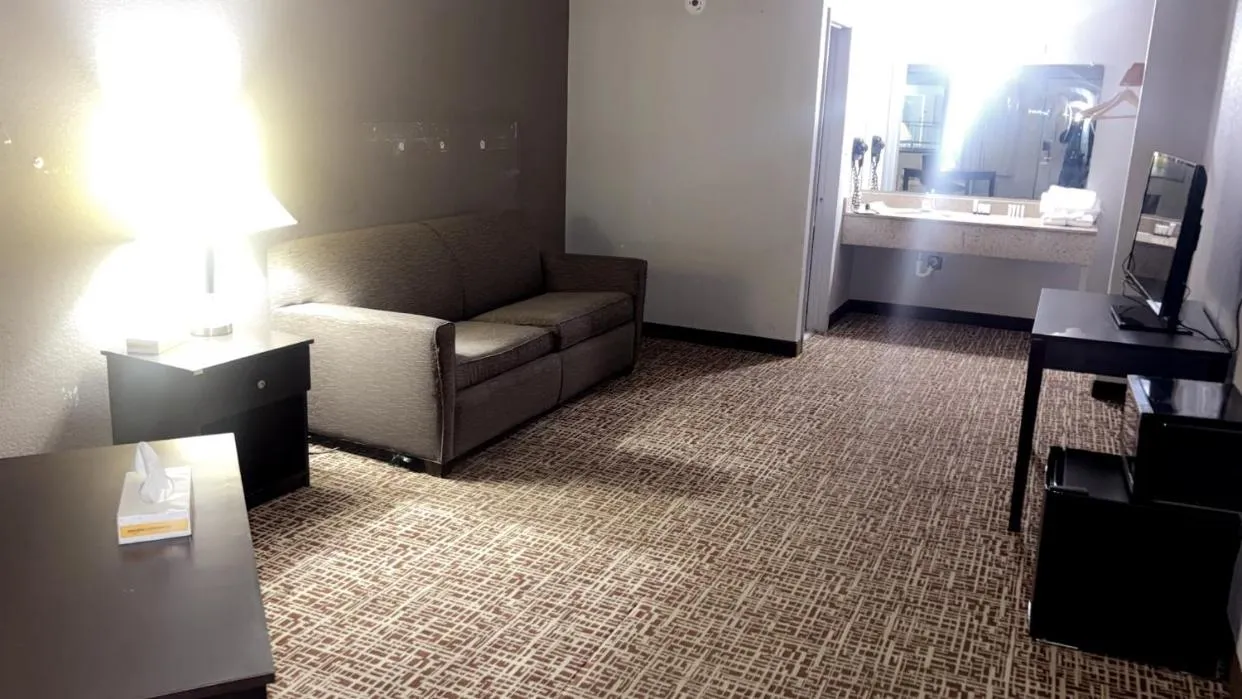 Bed in America's Best Value Inn