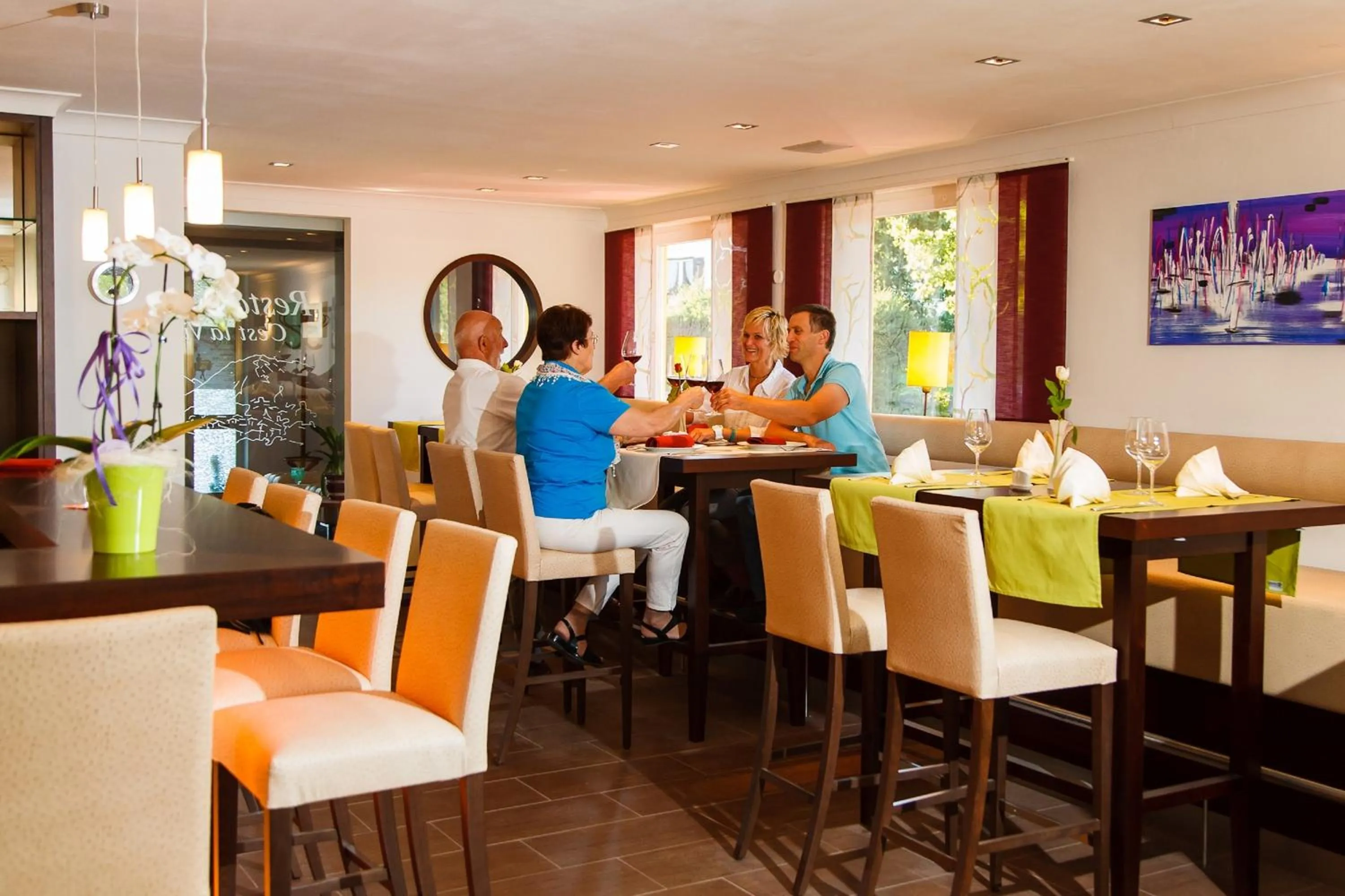 Restaurant/places to eat in Hotel-Restaurant Bellevue