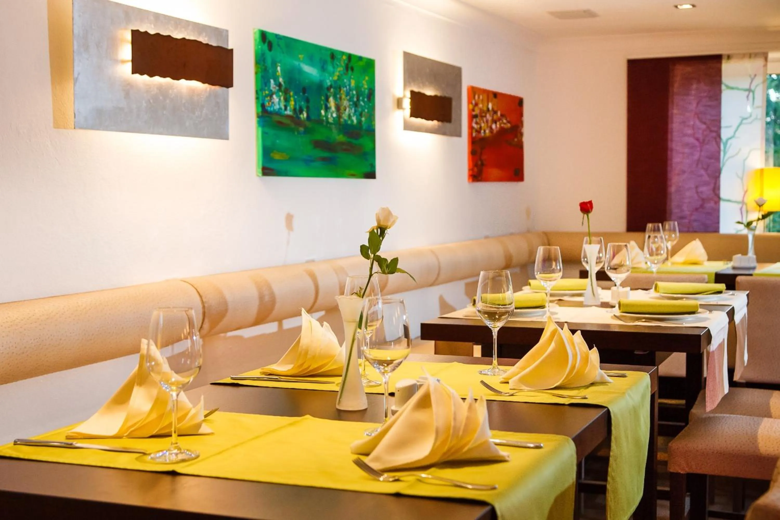 Restaurant/places to eat in Hotel-Restaurant Bellevue