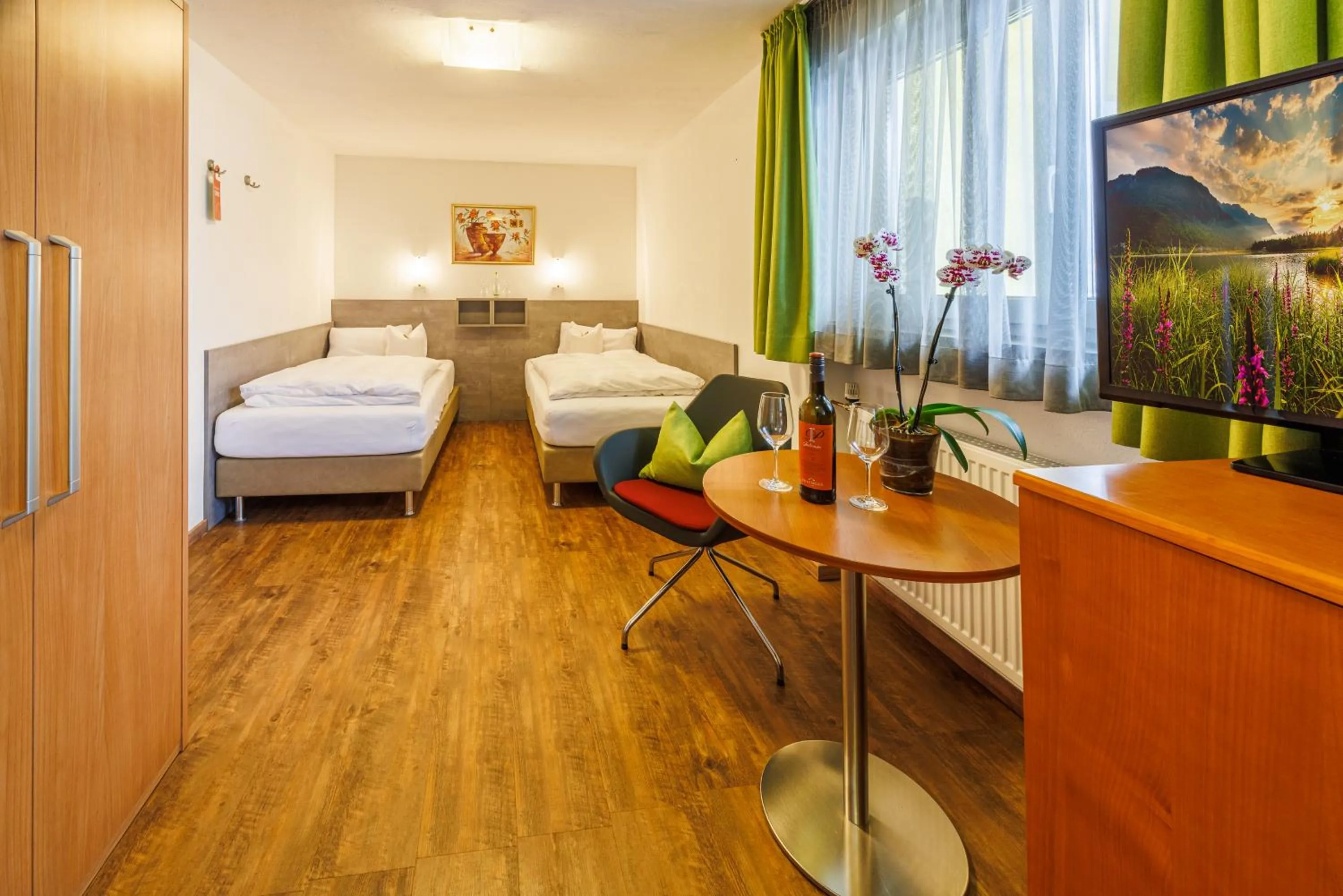 Property building, Bed in Hotel-Restaurant Bellevue