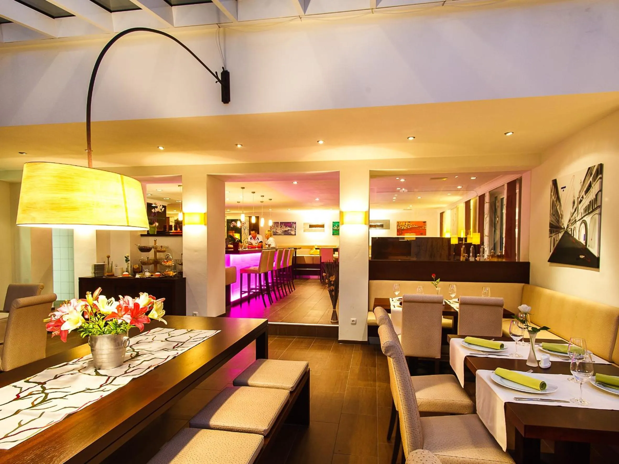 Restaurant/places to eat in Hotel-Restaurant Bellevue