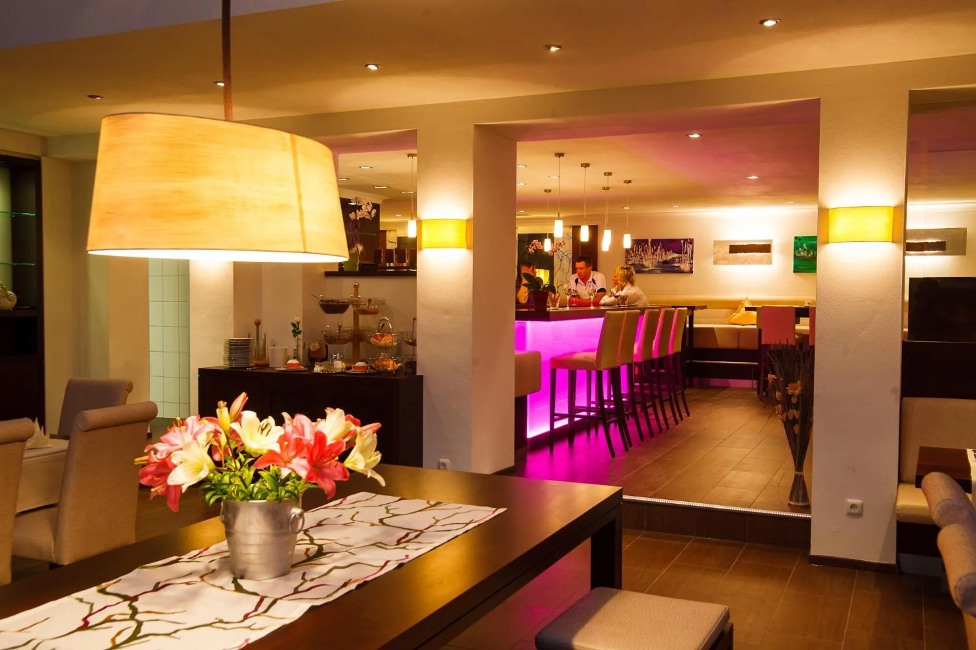 Restaurant/places to eat in Hotel-Restaurant Bellevue