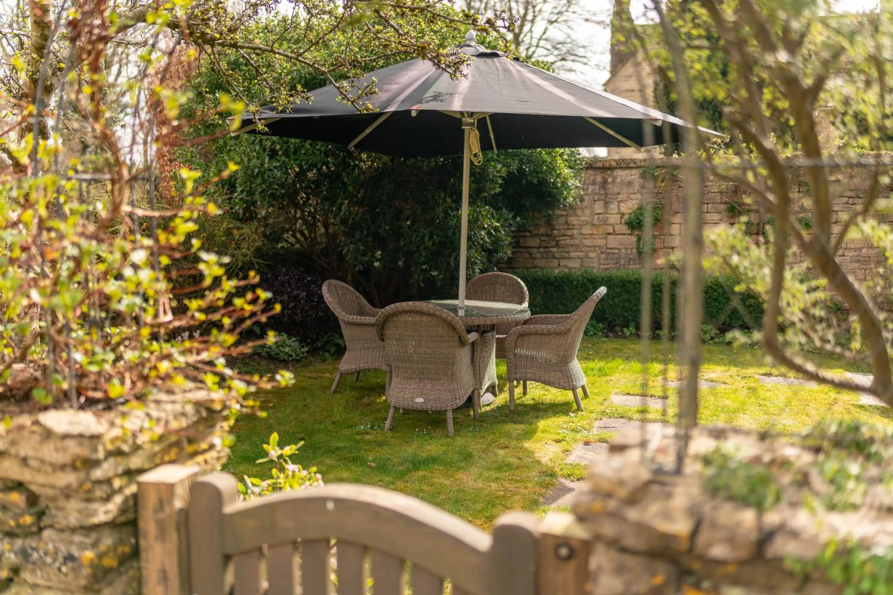 Garden in Lucknam Park, Emblems Collection