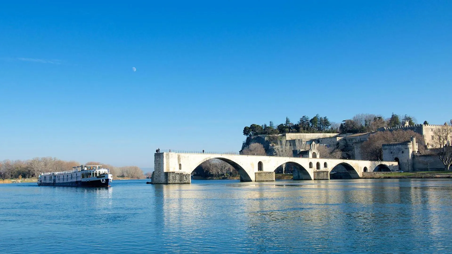 Property building in Bateau Hotel à quai Le Chardonnay