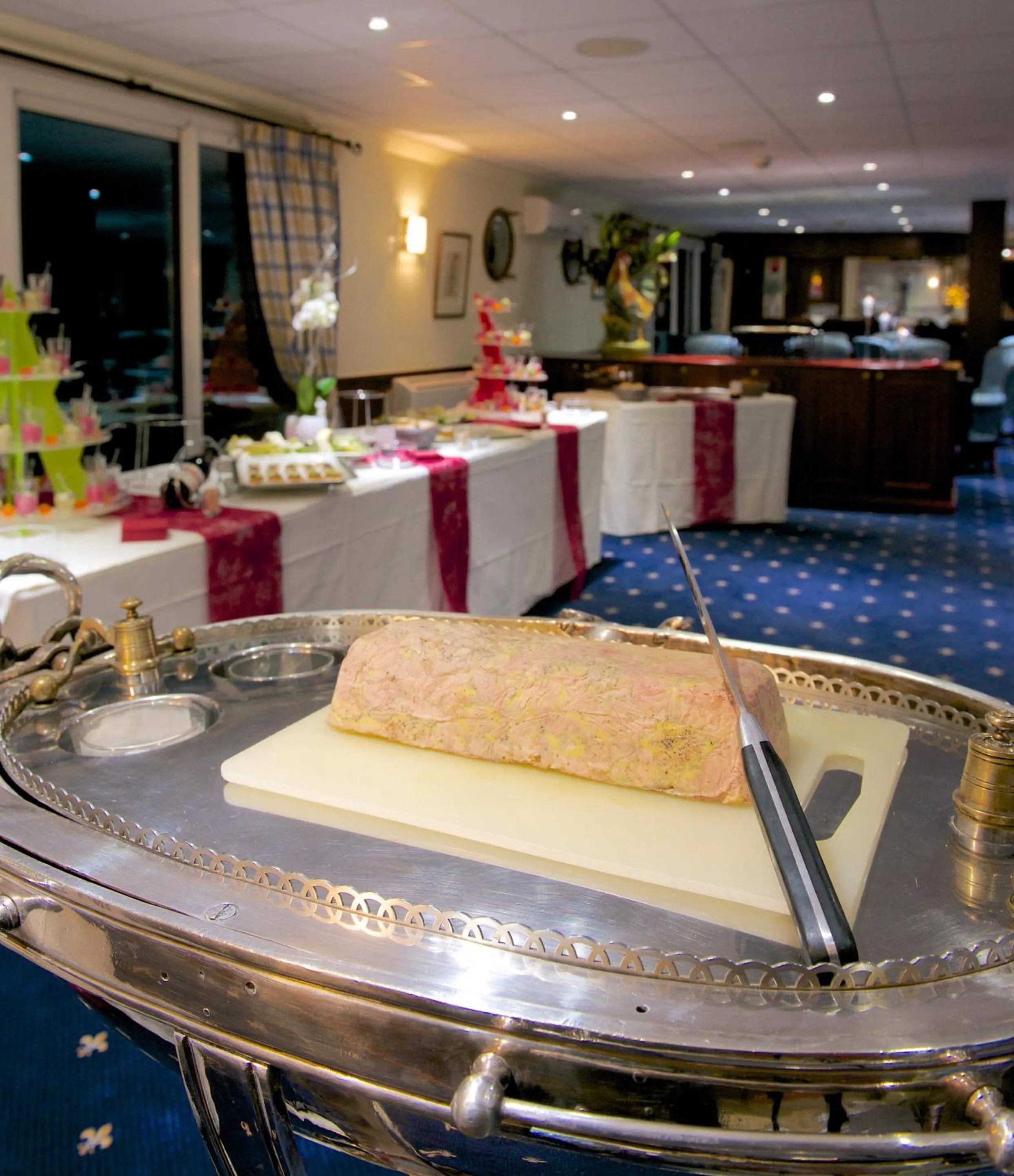 Dining area in Bateau Hotel à quai Le Chardonnay