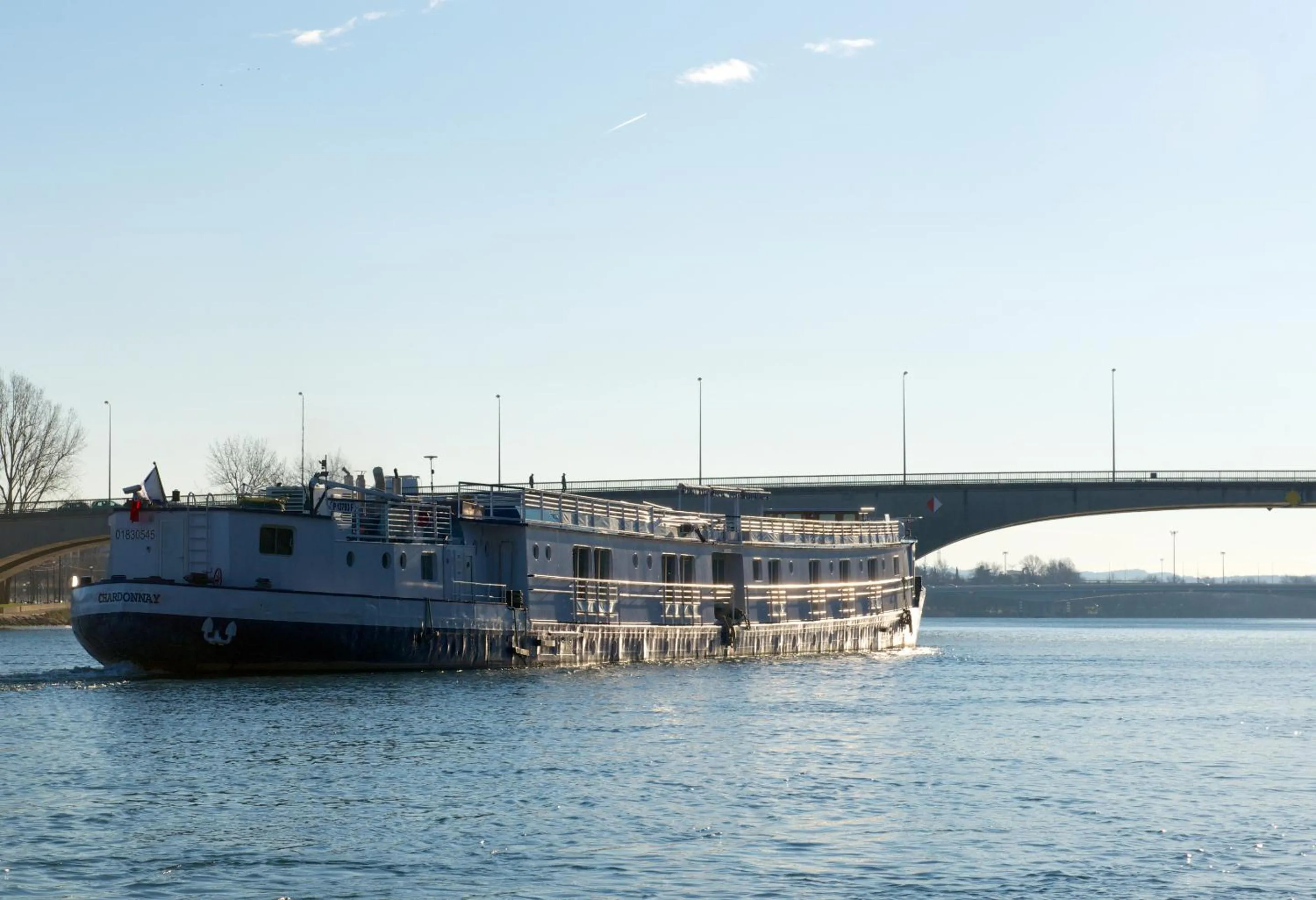 Property building in Bateau Hotel à quai Le Chardonnay