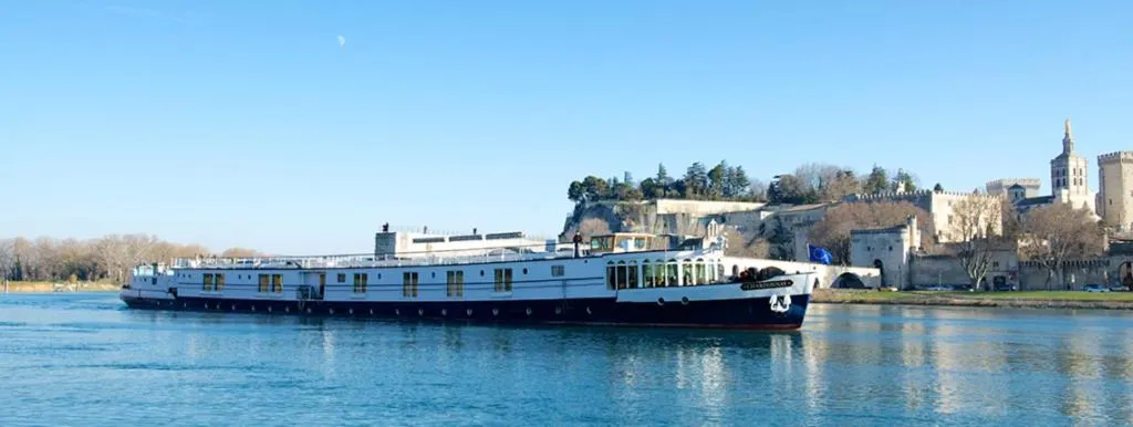 Property building in Bateau Hotel à quai Le Chardonnay