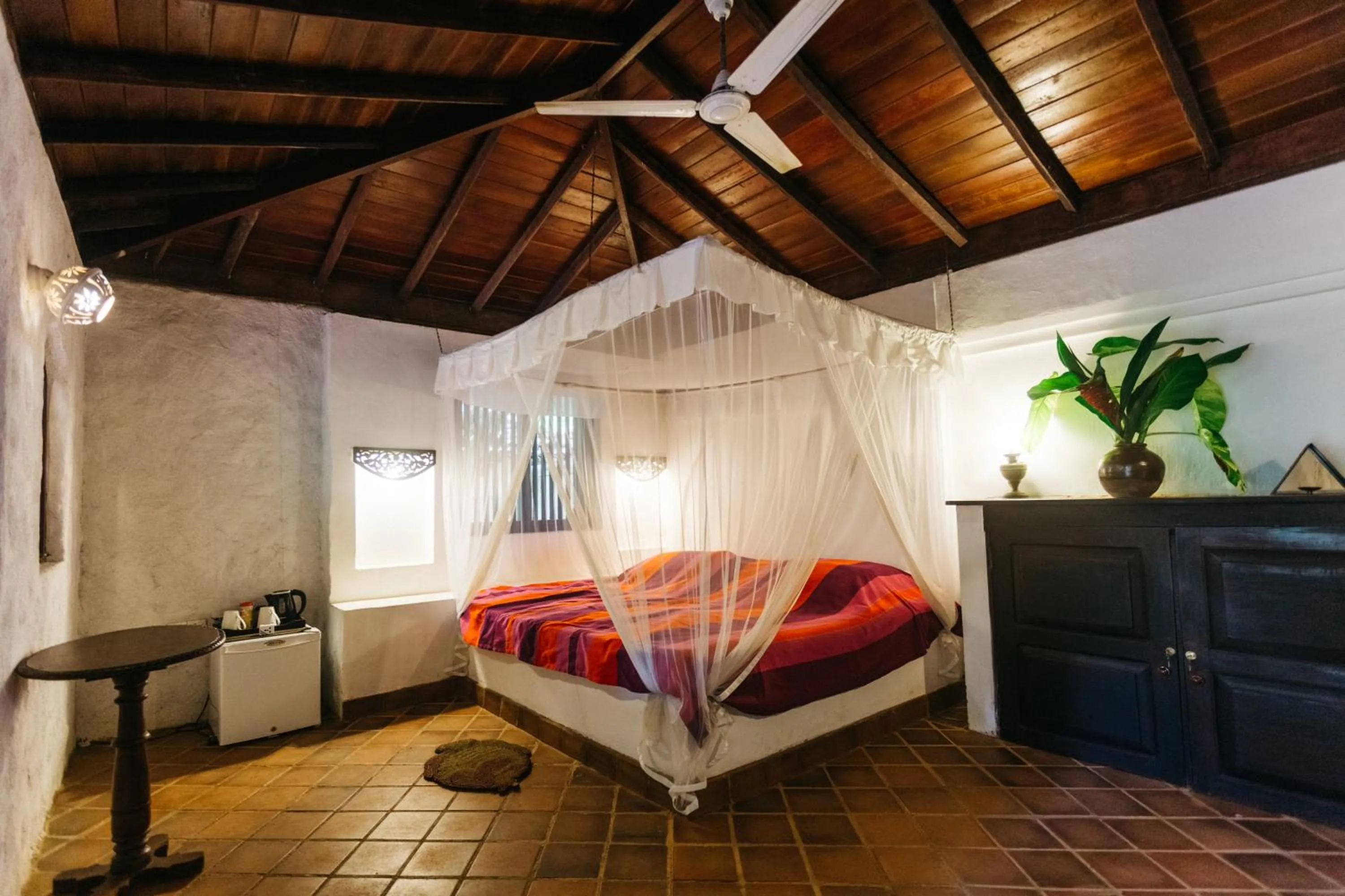 Bed in Secret Garden Villa - Unawatuna