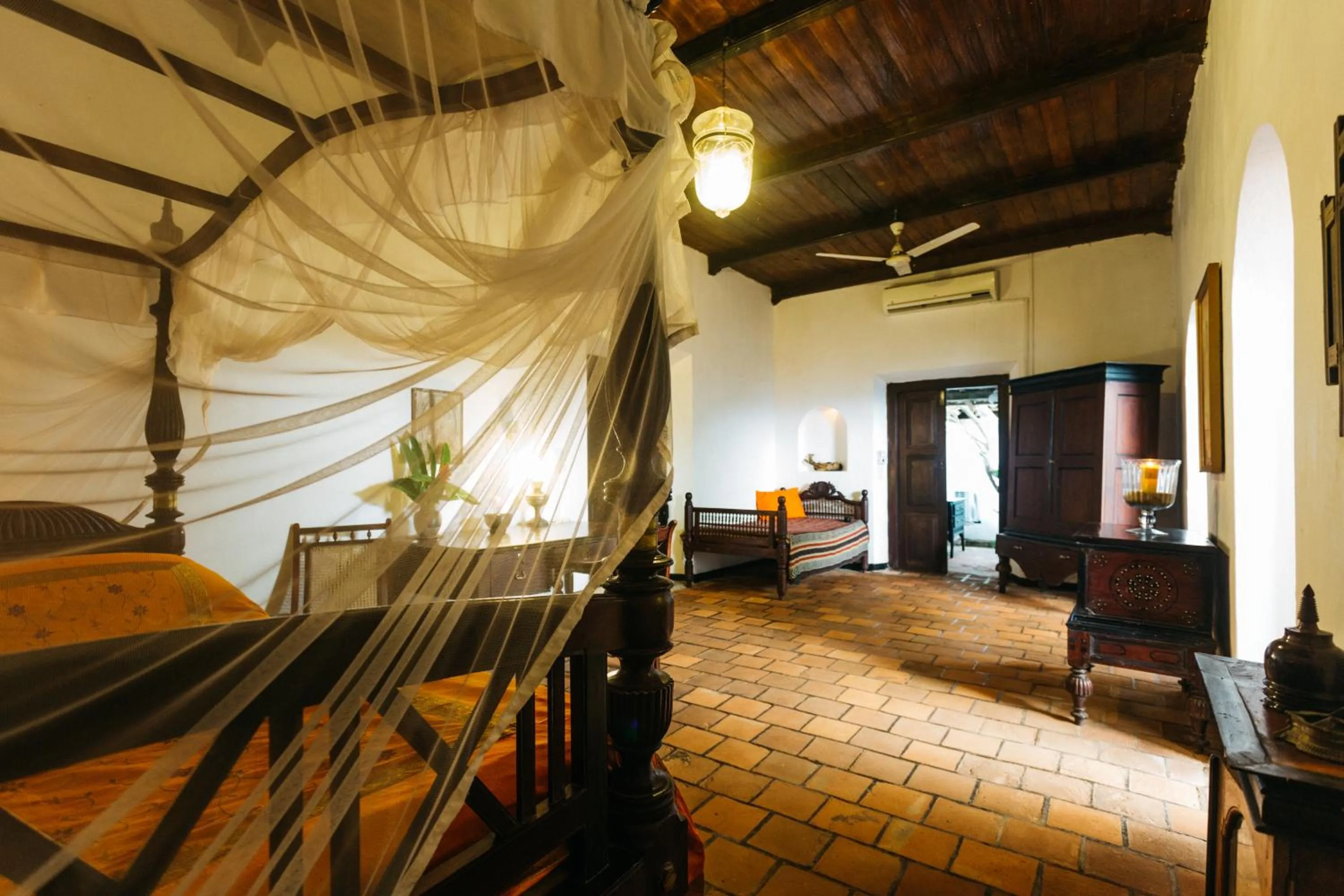 Bedroom, Bed in Secret Garden Villa - Unawatuna