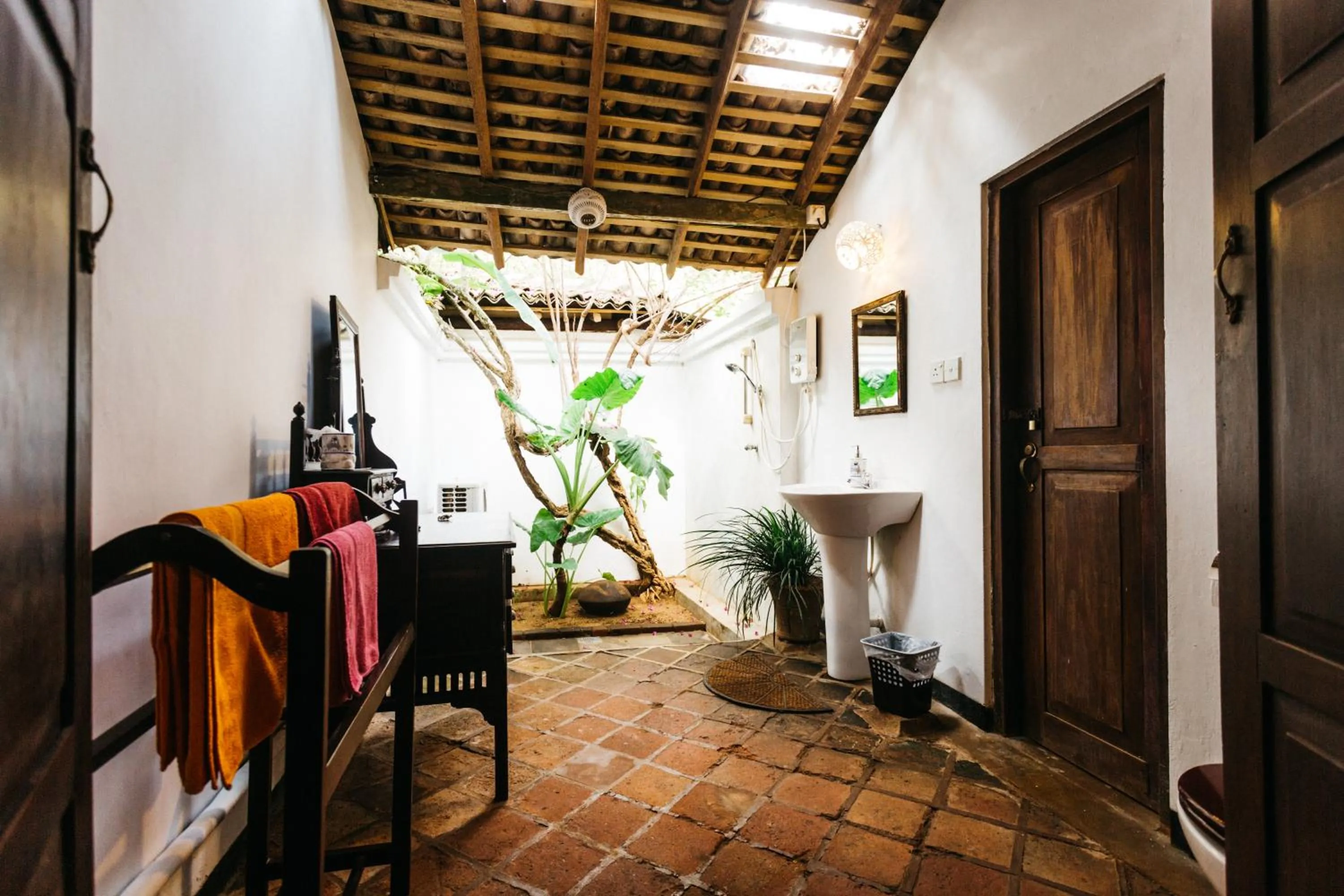 Bathroom in Secret Garden Villa - Unawatuna