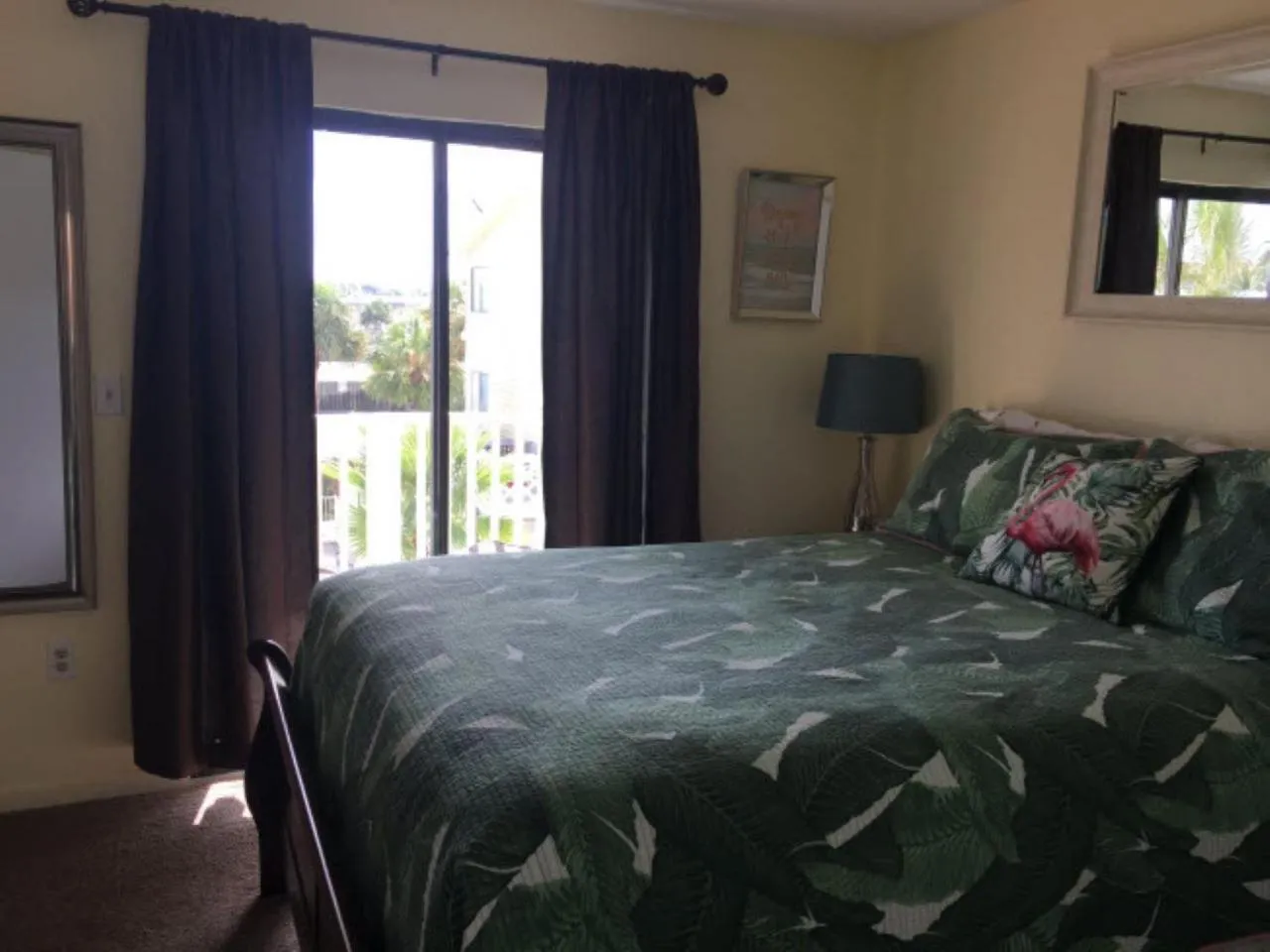 Bed in Beach Place Seconds to Beach 23