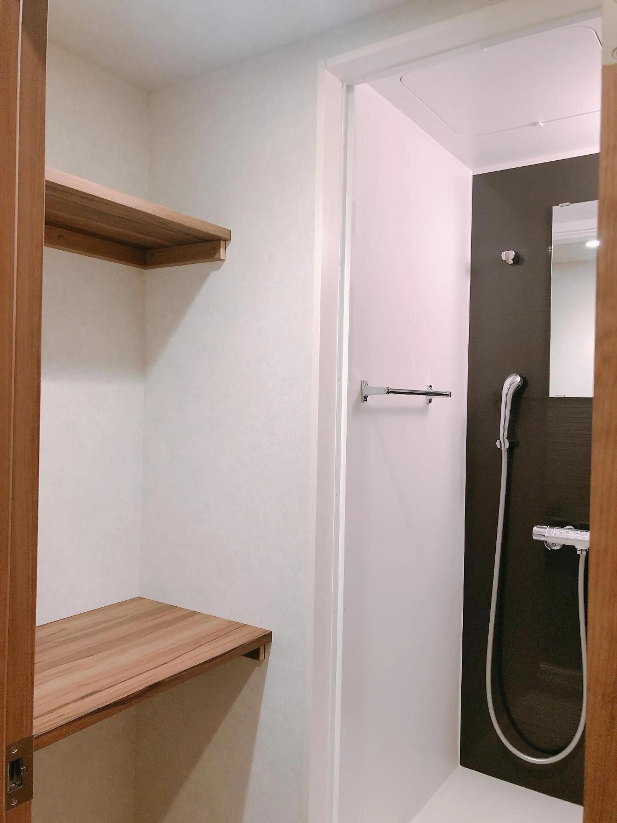 Bathroom in OHWA hostel minowa station
