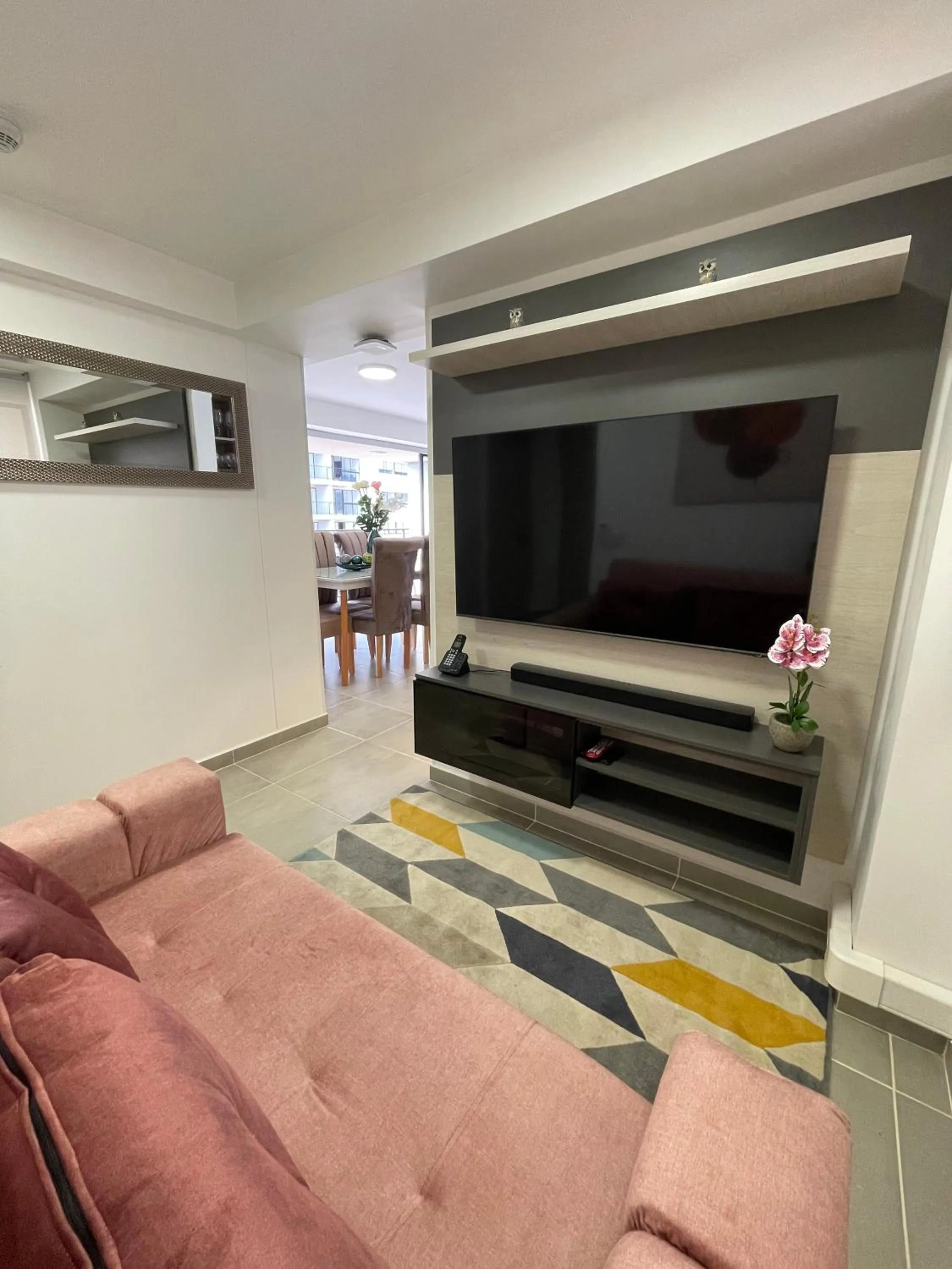 Communal lounge/ TV room in Acogedor apartamento cerca de clínica en F/blanca