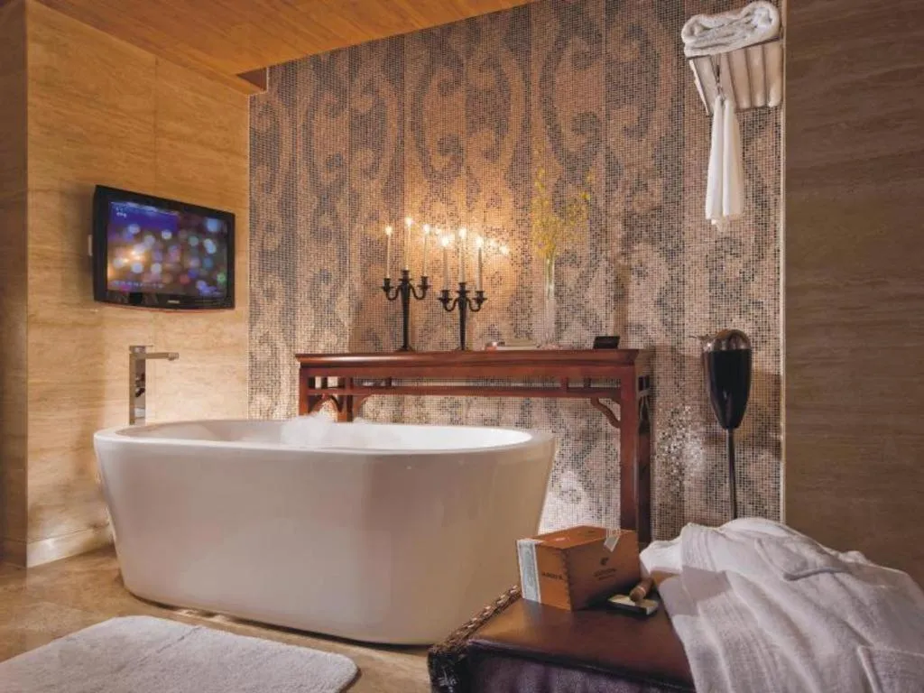 Bed in Shangyu International Hotel