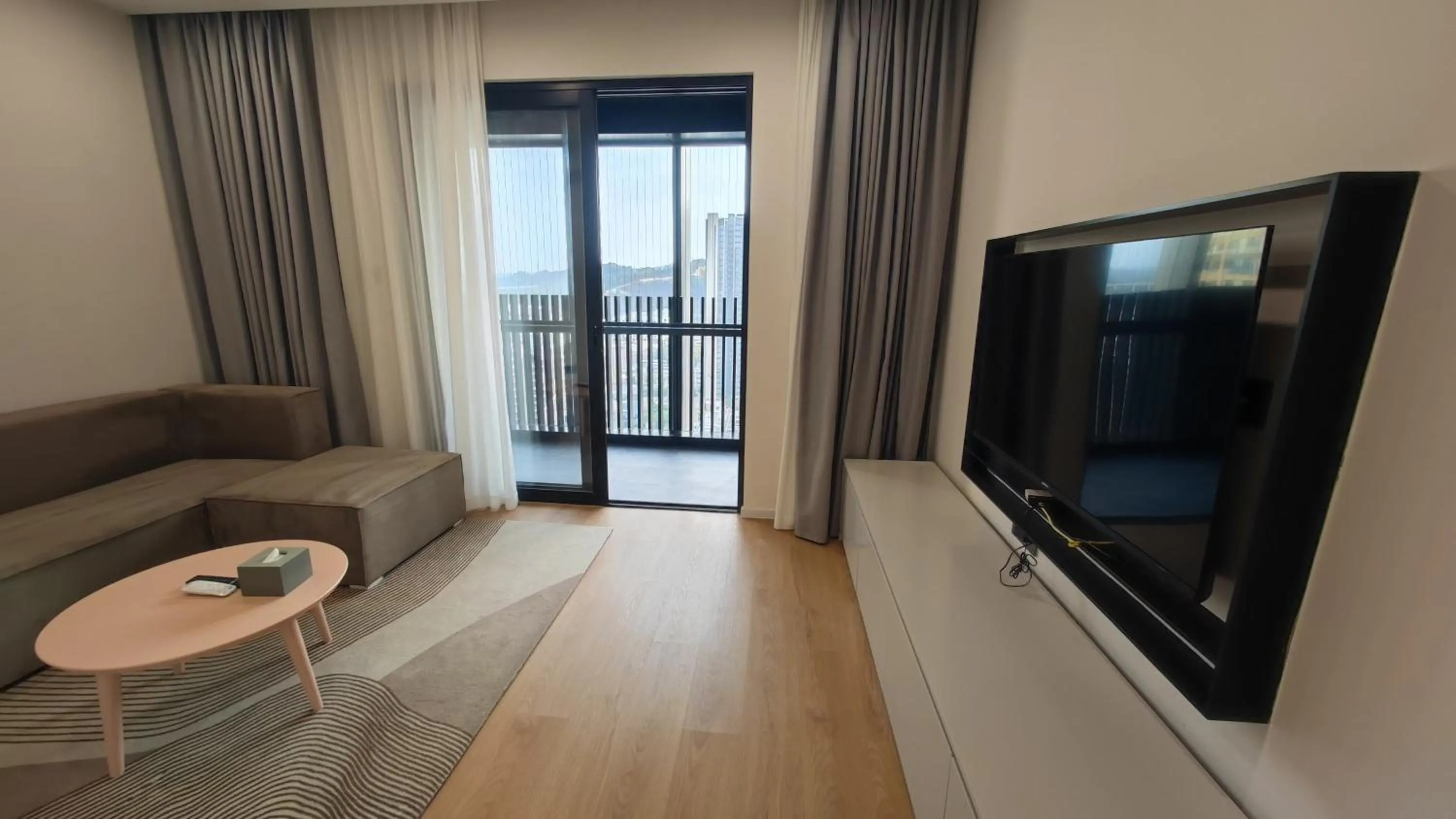 TV and multimedia in Adoor Suites Shenzhen