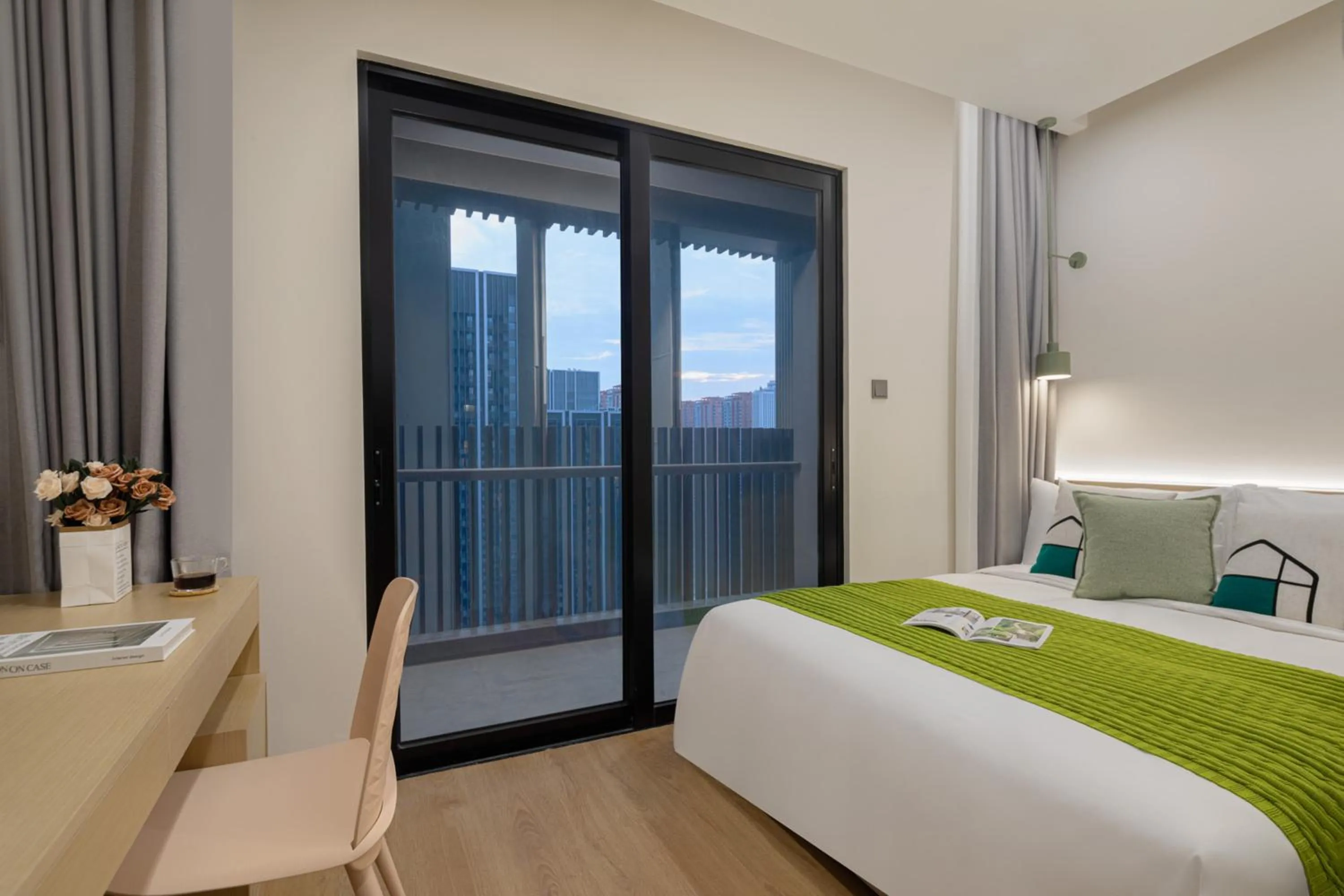 Balcony/Terrace, Bed in Adoor Suites Shenzhen