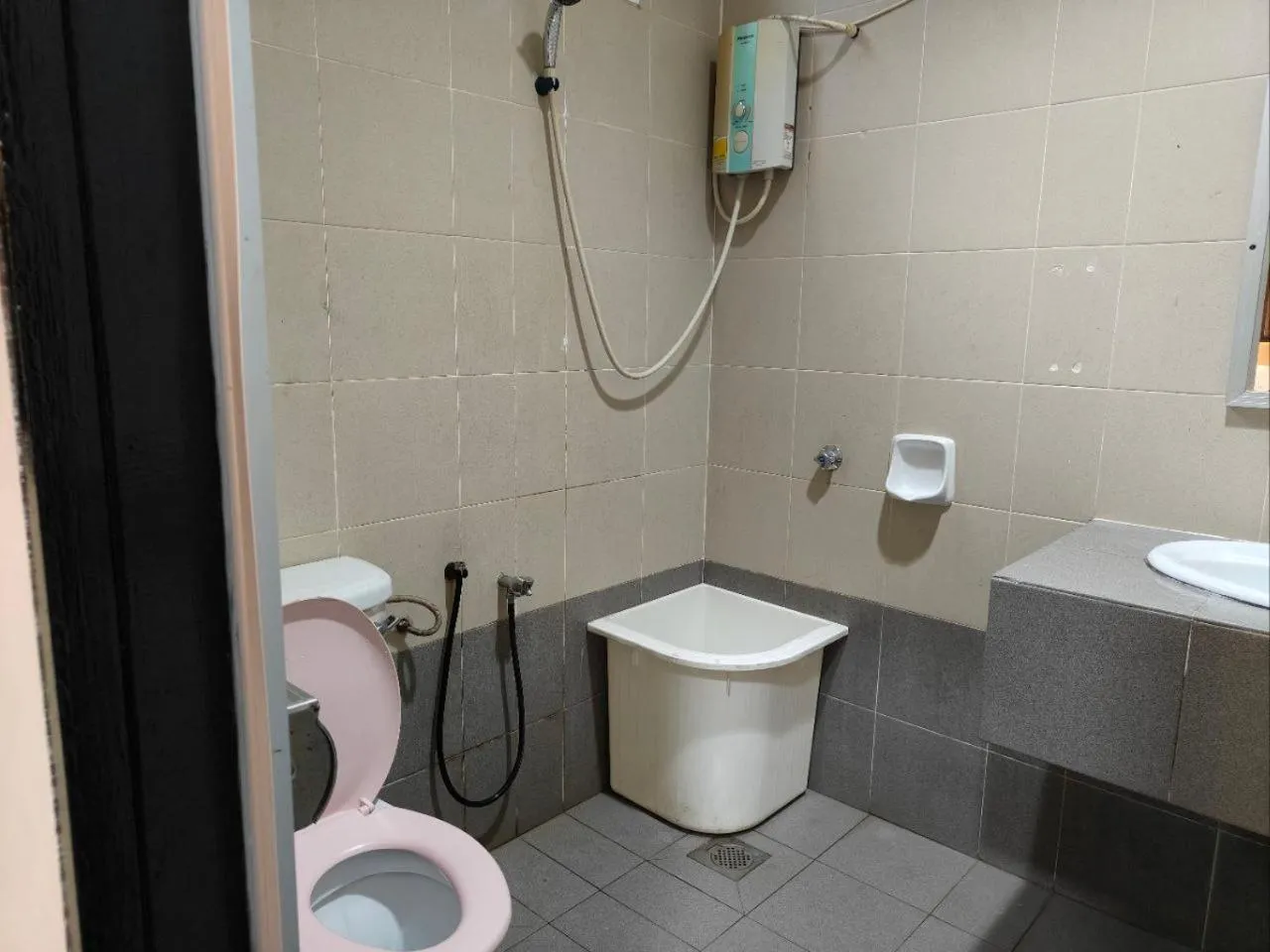 Shower in TERENGGANU EQUESTRIAN RESORT (PADDOCK INN)