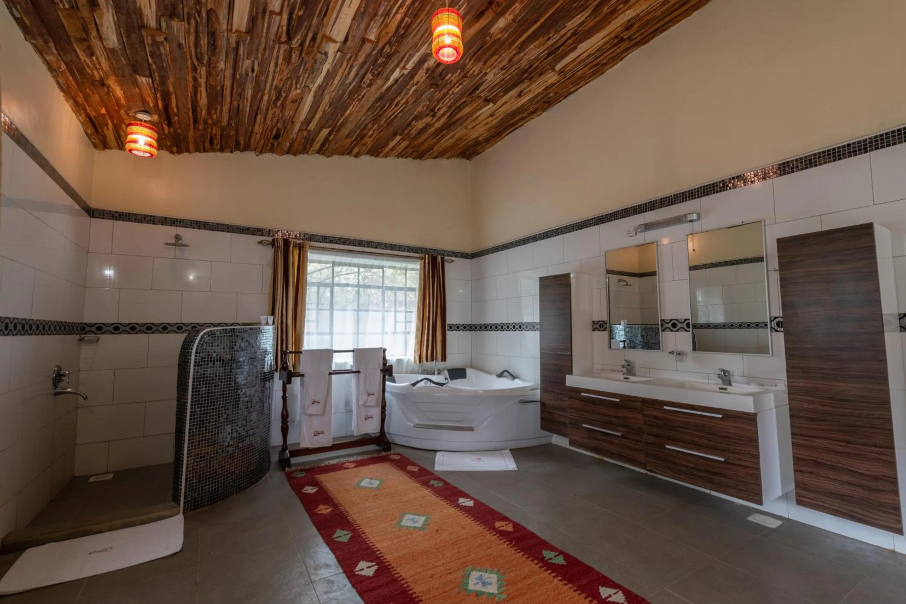 Bathroom in Naivasha Kongoni Lodge - Lakefront Getaway