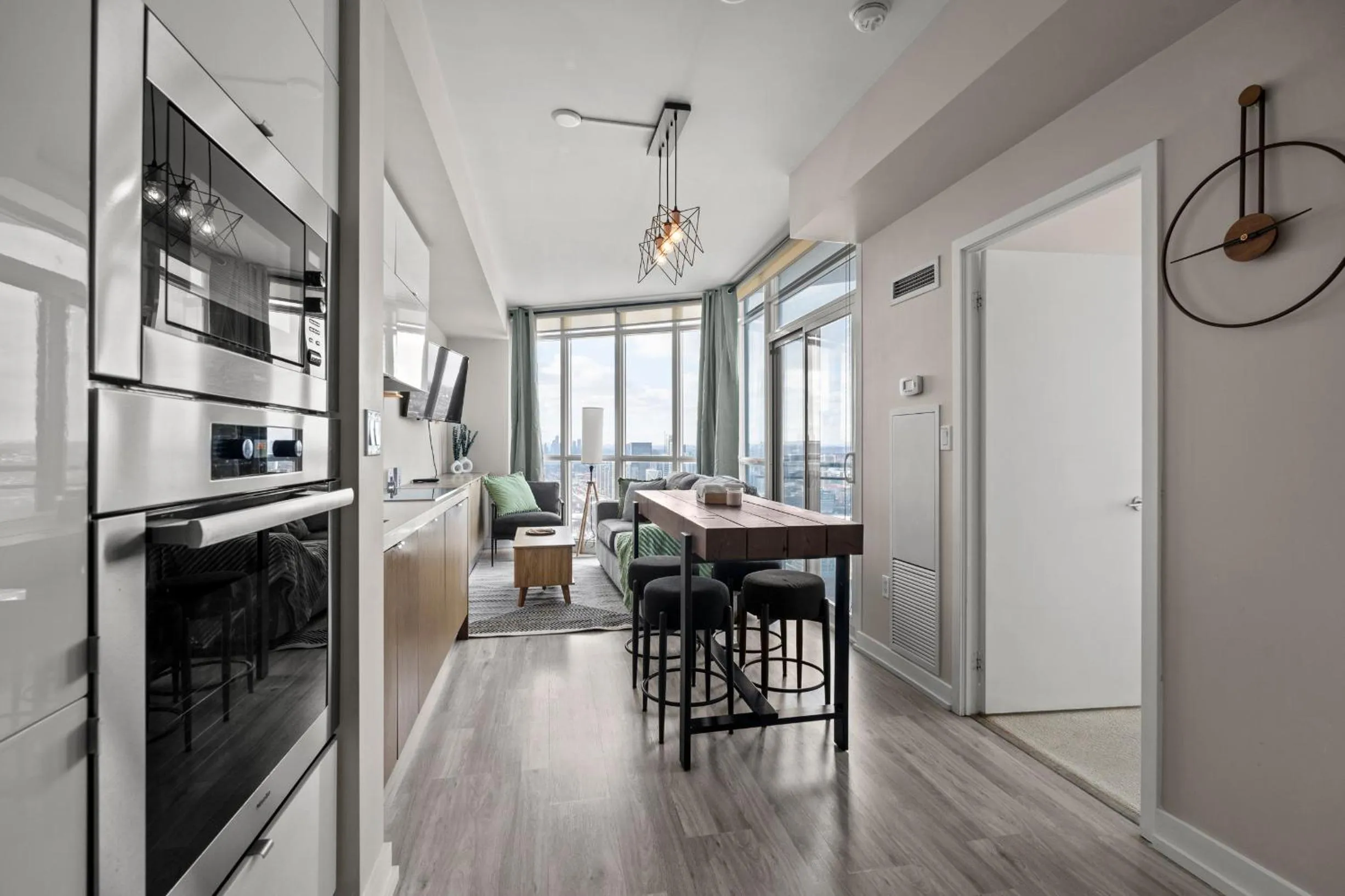 Dining area in GLOBALSTAY Elegant Downtown Apartments