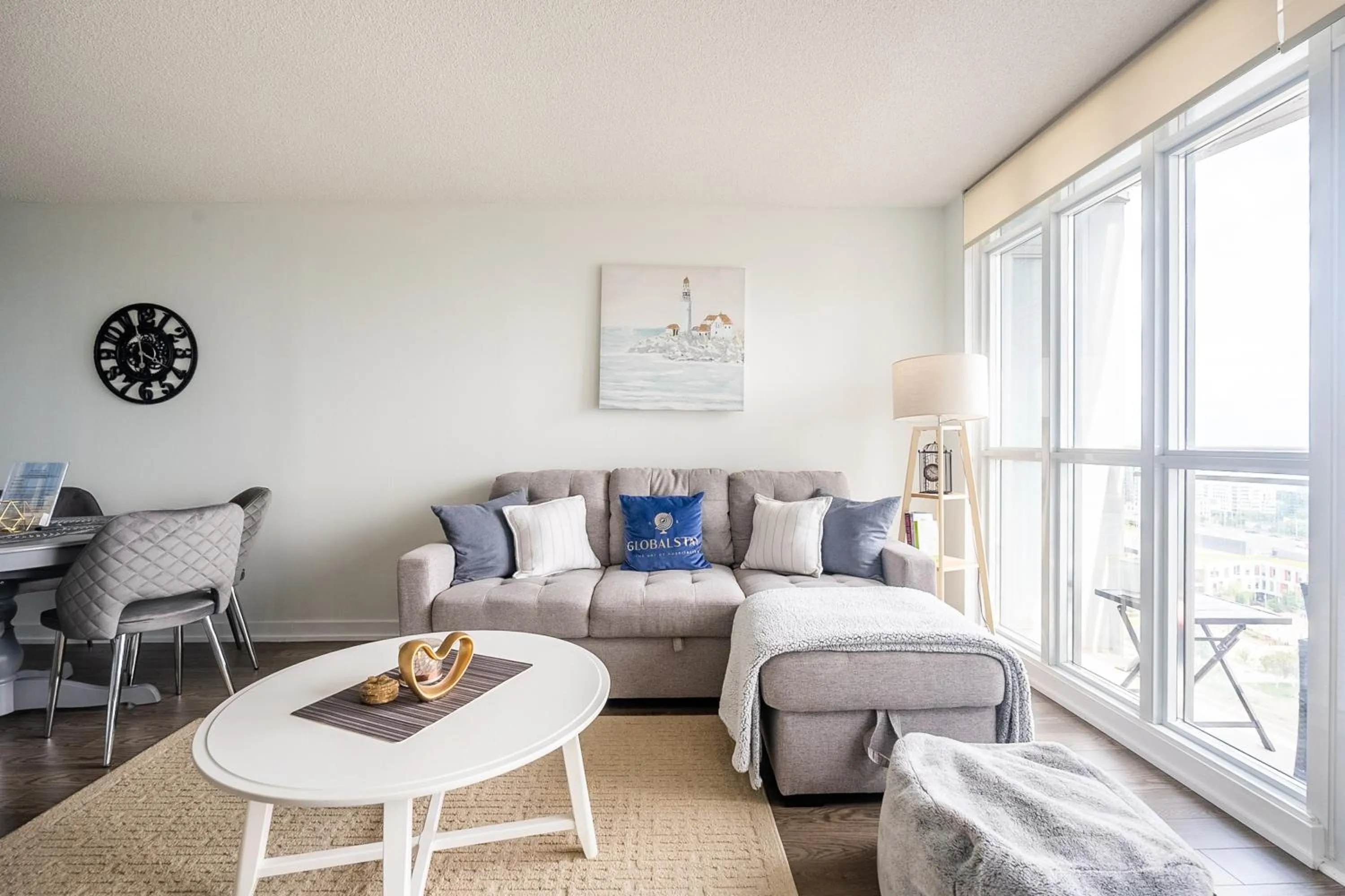 Living room in GLOBALSTAY Elegant Downtown Apartments