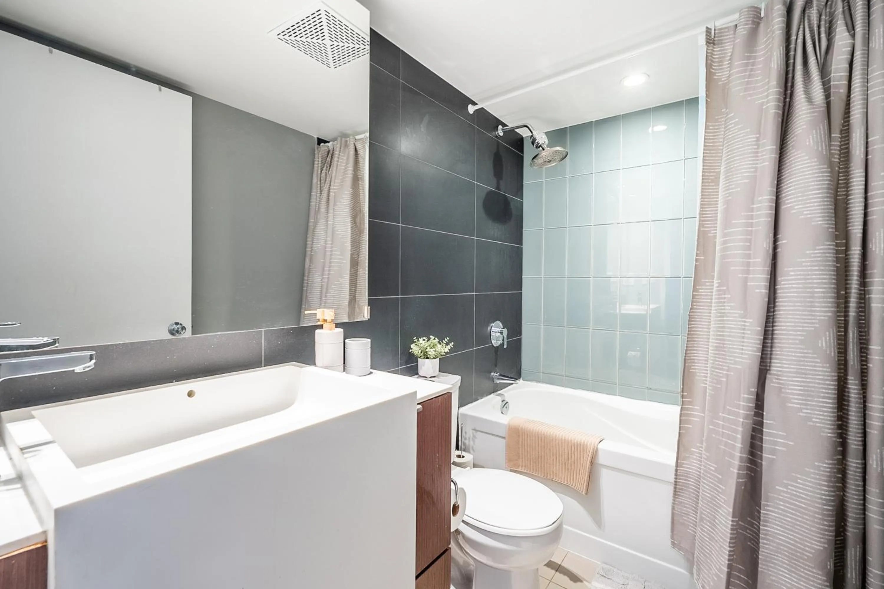 Bathroom in GLOBALSTAY Elegant Downtown Apartments