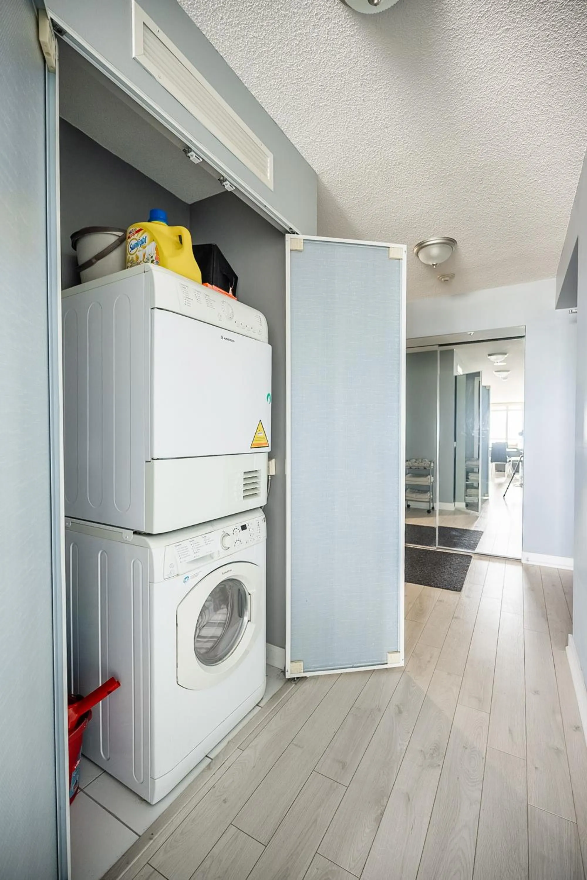 washing machine in GLOBALSTAY Elegant Downtown Apartments